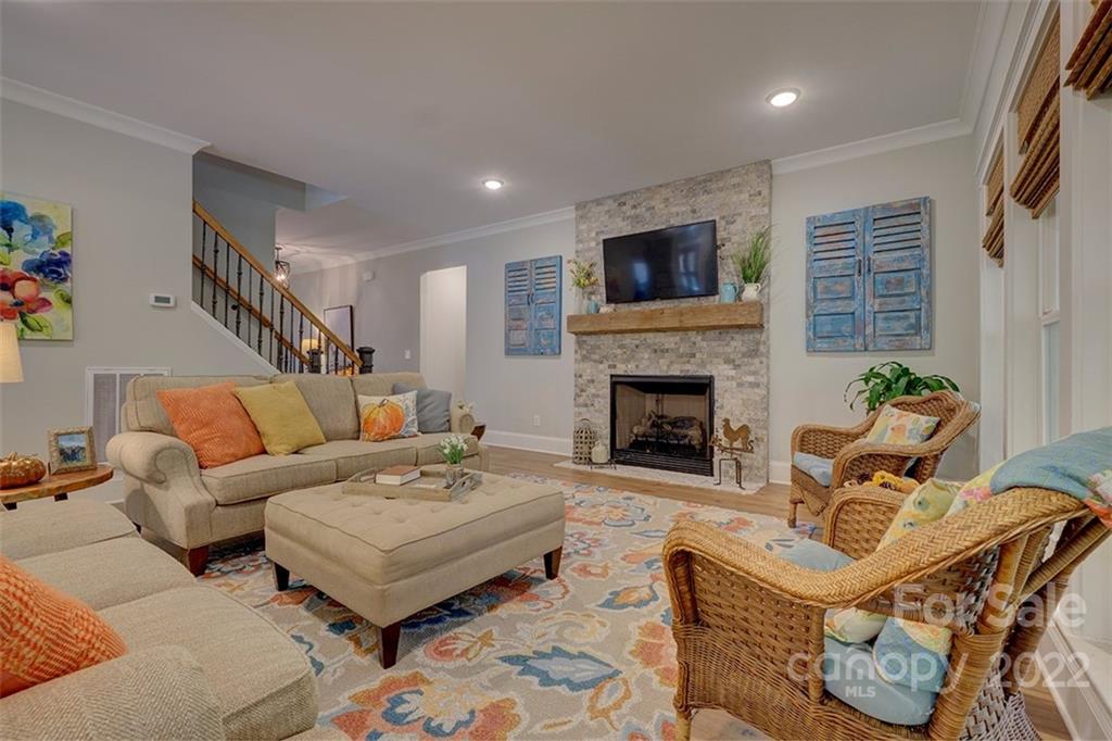 Lake Crest - Residential