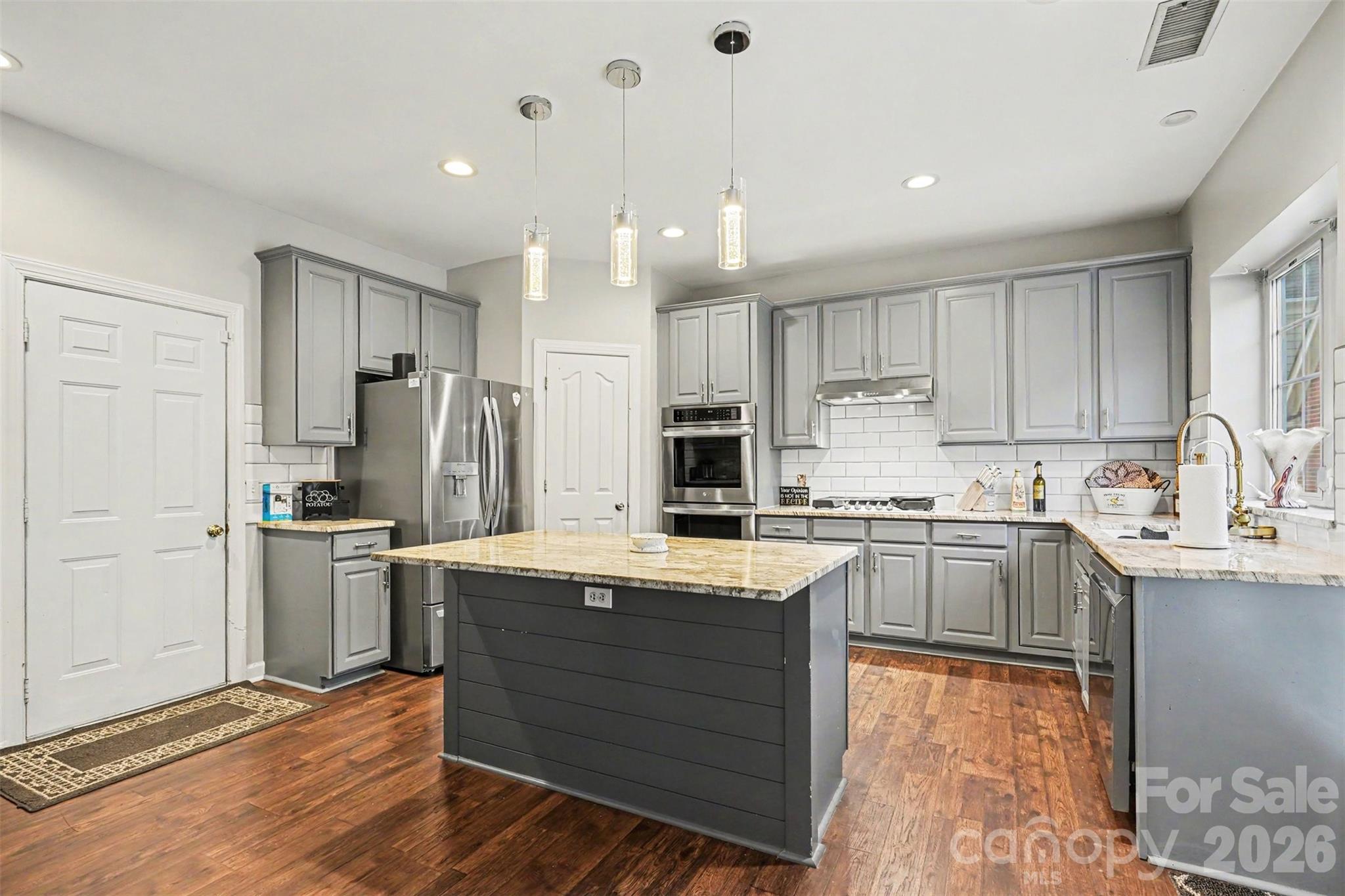 8021 Pelorus Lane