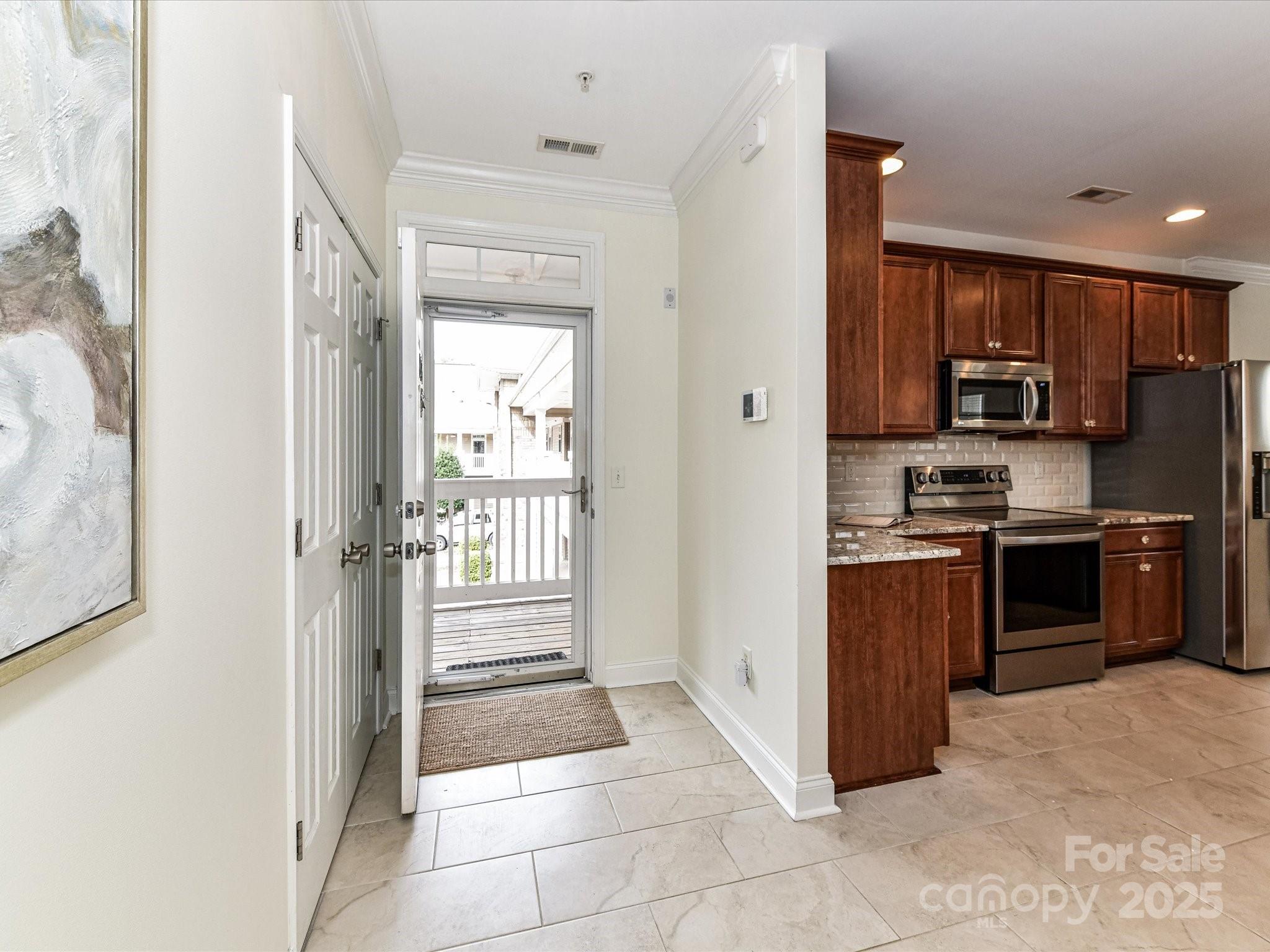 8925 Rosalyn Glen Road