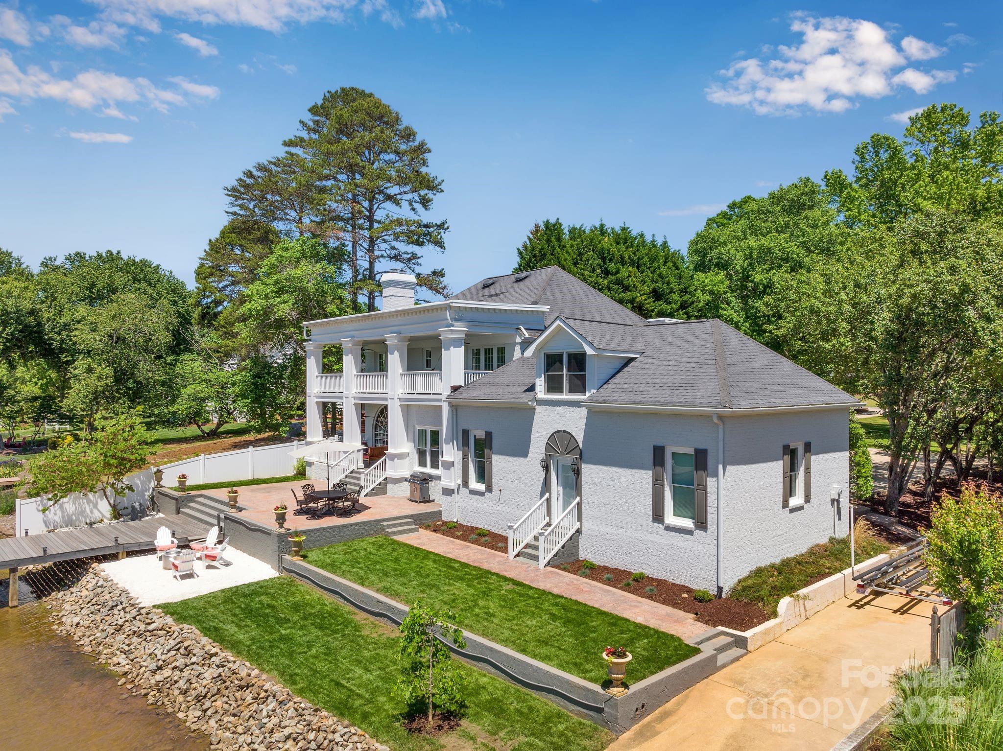 Malibu Pointe - Residential