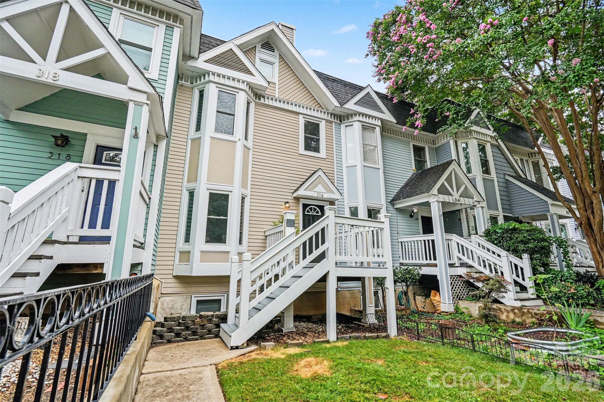 316 W 10th Street
