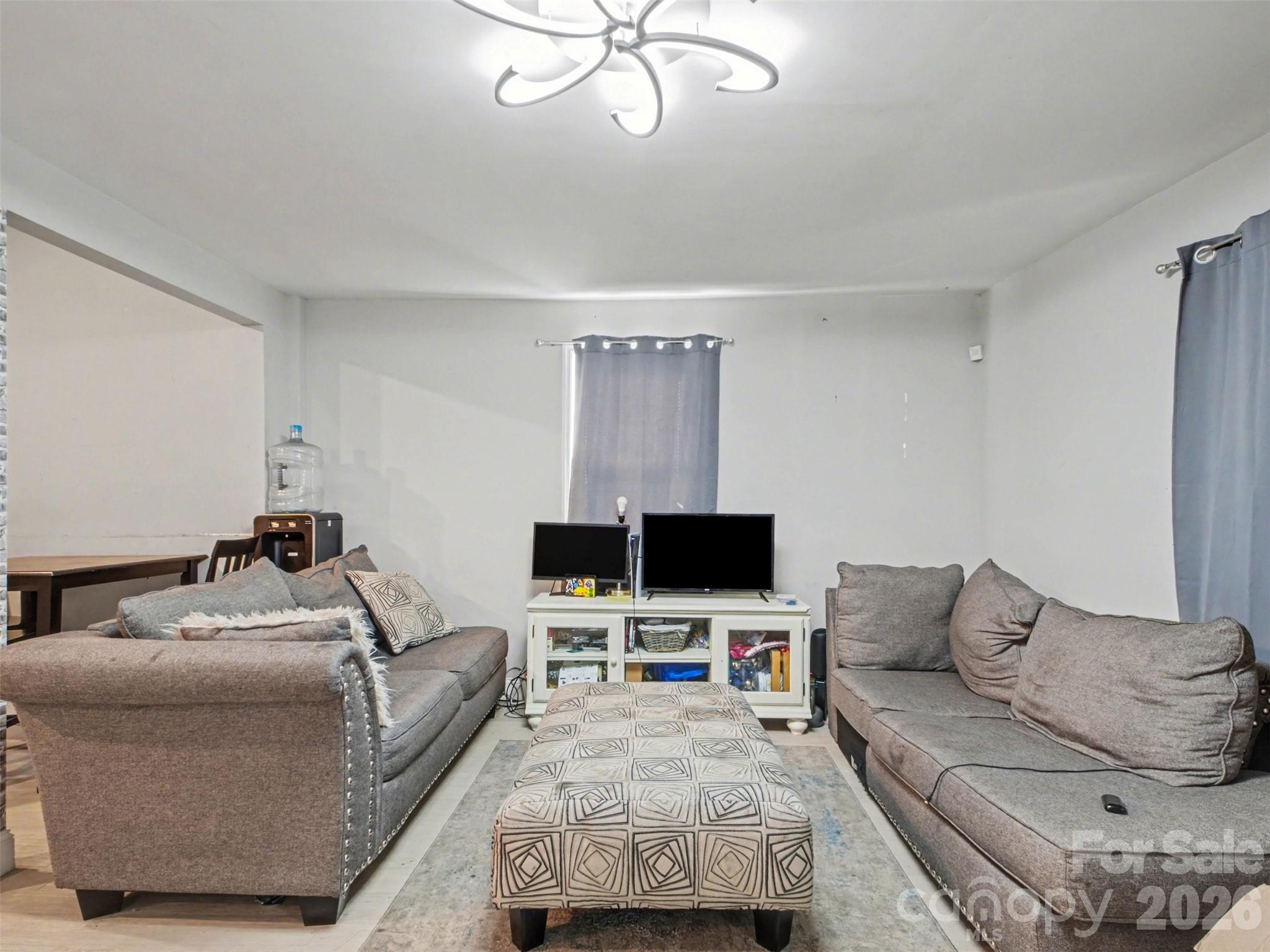 92 Saint Charles Avenue NE