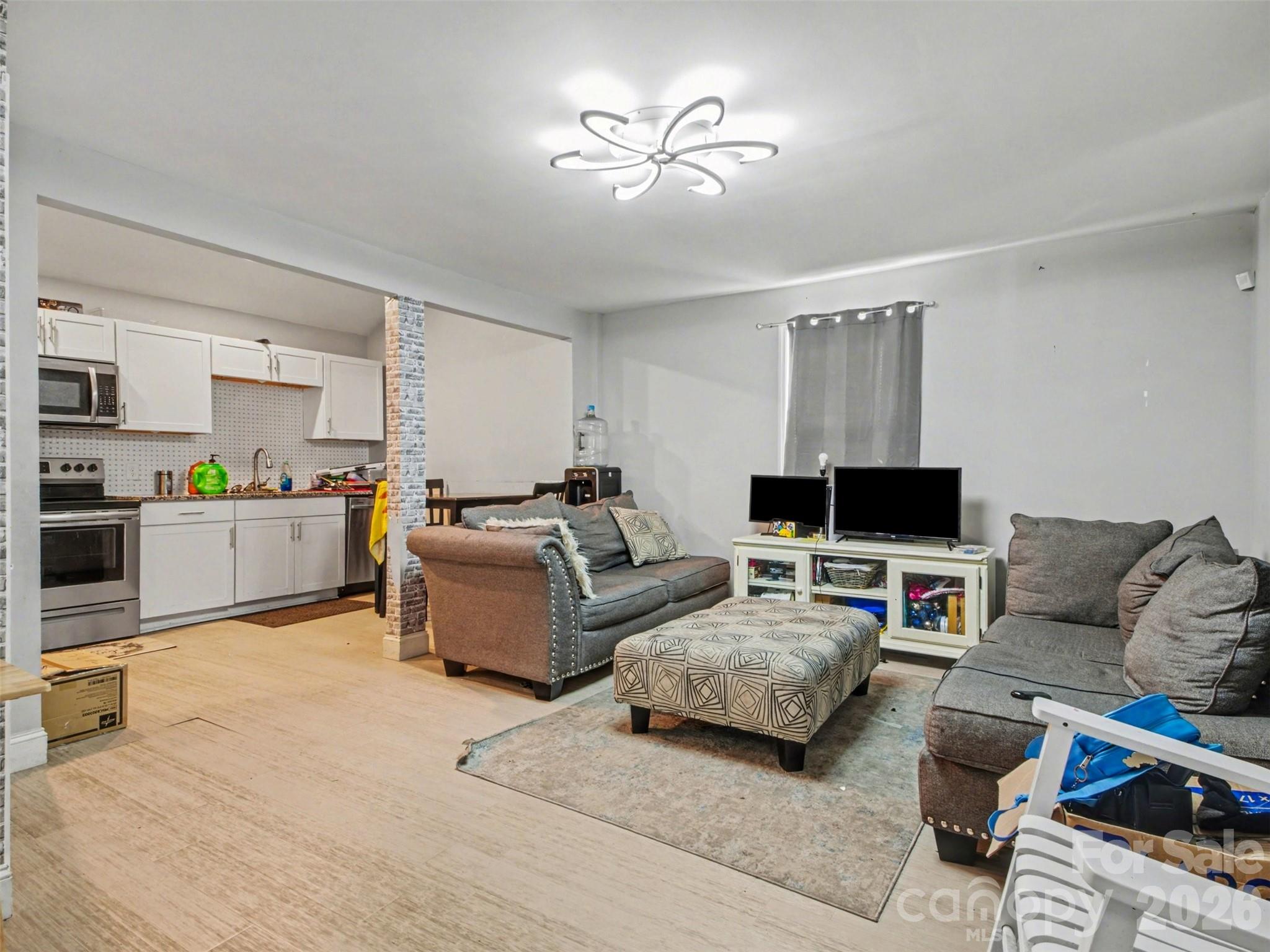 92 Saint Charles Avenue NE