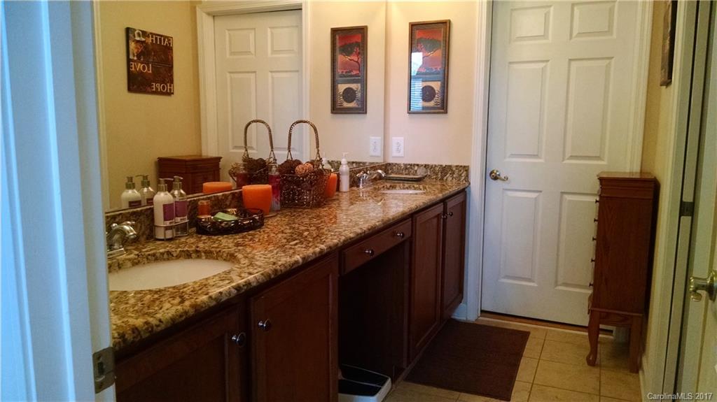 Ridge Road Villa - Residential