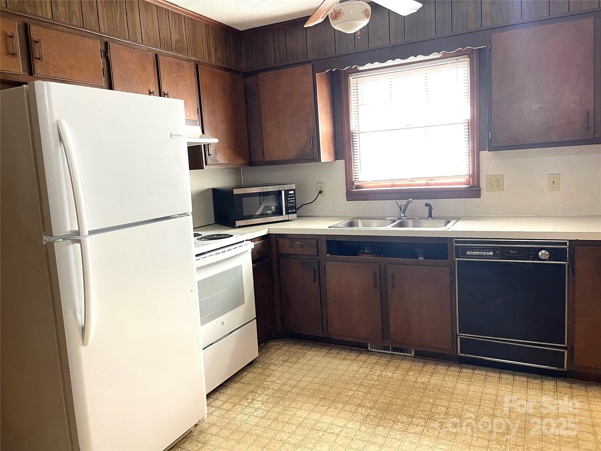 English Garden Park - Residential