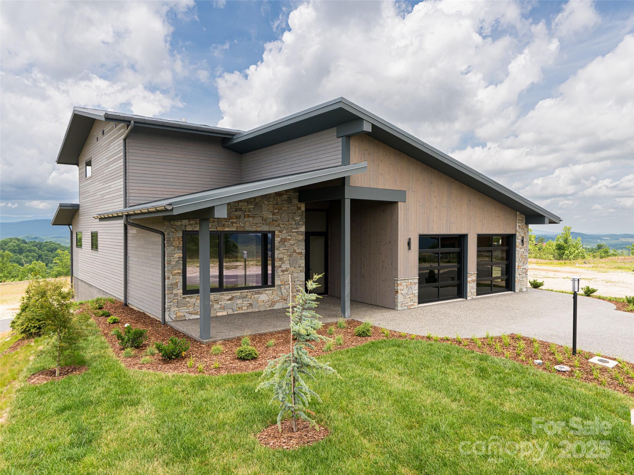 24 S Watchman Drive