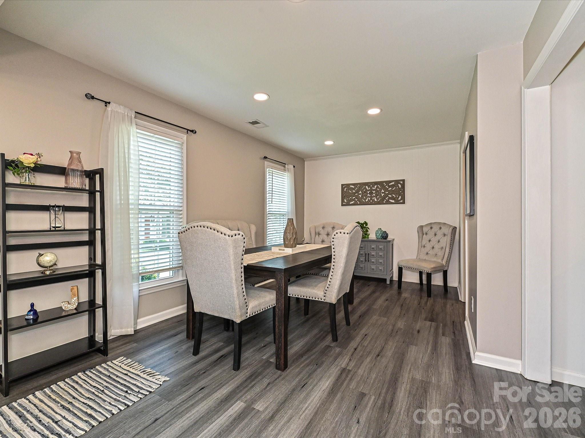 8069 Regent Park Lane