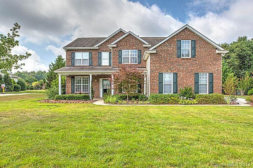 Very popular functional floor plan, perfect for a growing family. Sun room, 5 bedrooms/bonus, 2 full and 1/2 baths. Large eat in kitchen with 42' maple cabinets, play room/office/study directly off the kitchen.  Pretty brick rocking porch located in a culdesac! Clubhouse/amenity center, walking trails, playground and pool. flat tree lined private backyard,  The Reserve is just a few minutes to Rea Rd which takes you to Ballantyne, South Park Uptown and the airport.