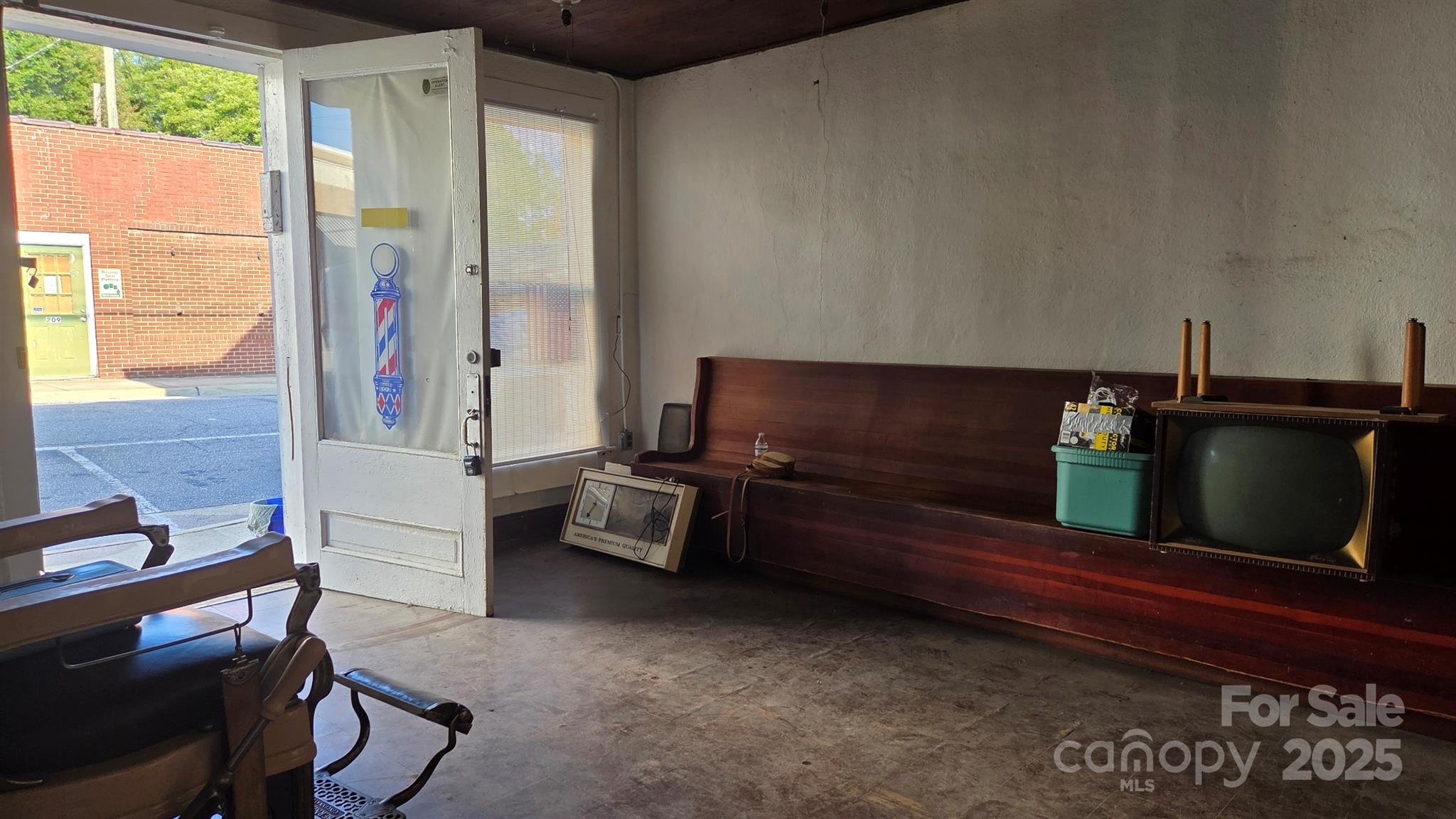 210 S Academy Street