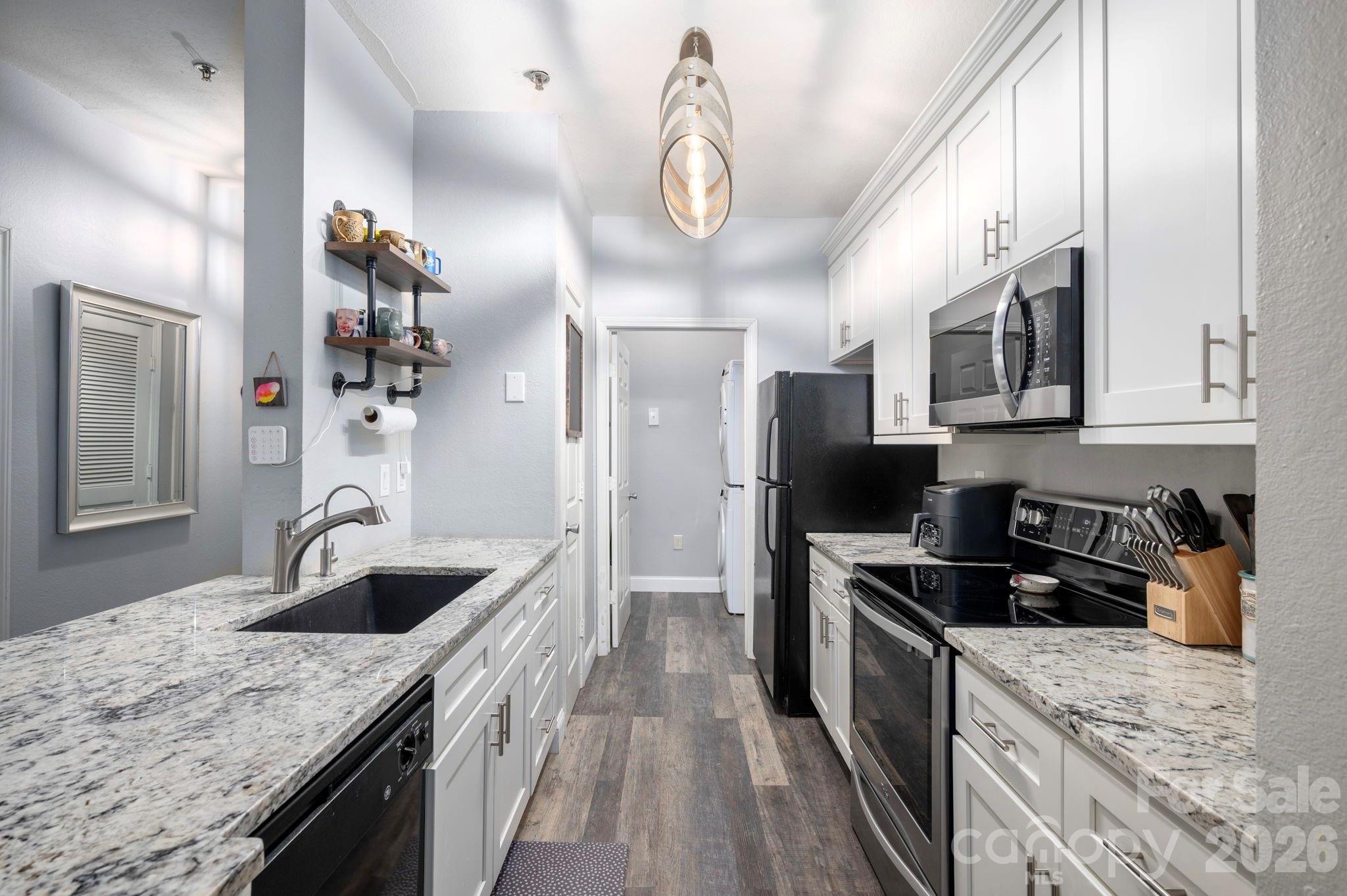 600 Vista Lake Drive 4