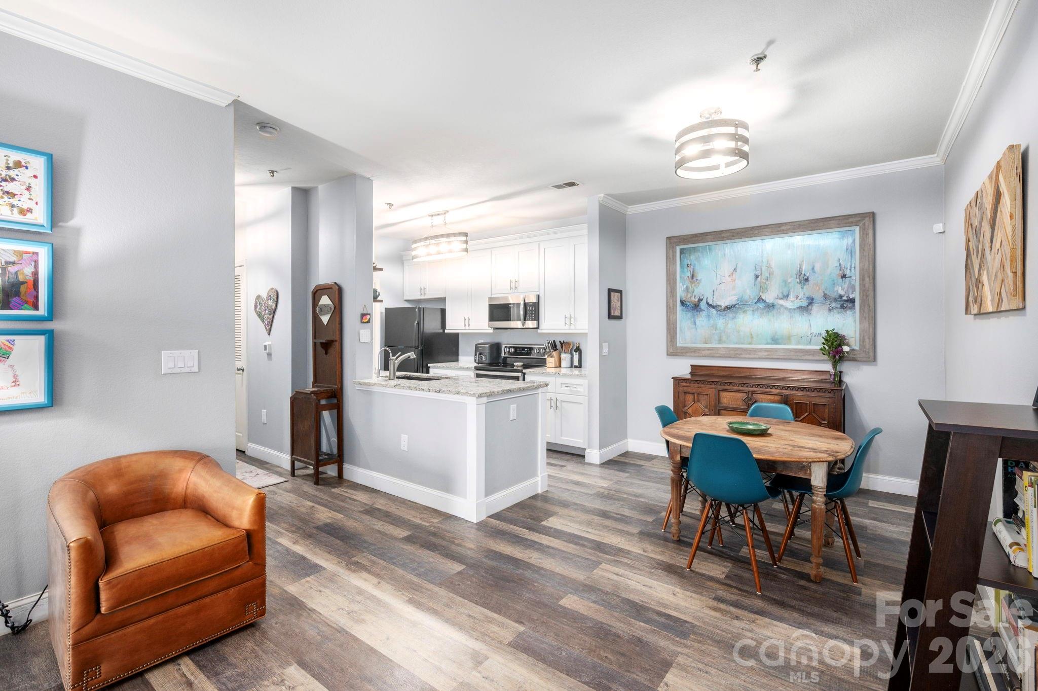 600 Vista Lake Drive 4