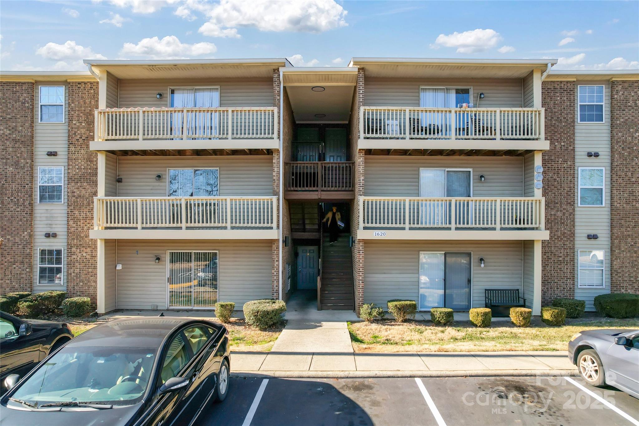 1620 #G Arlyn Circle G