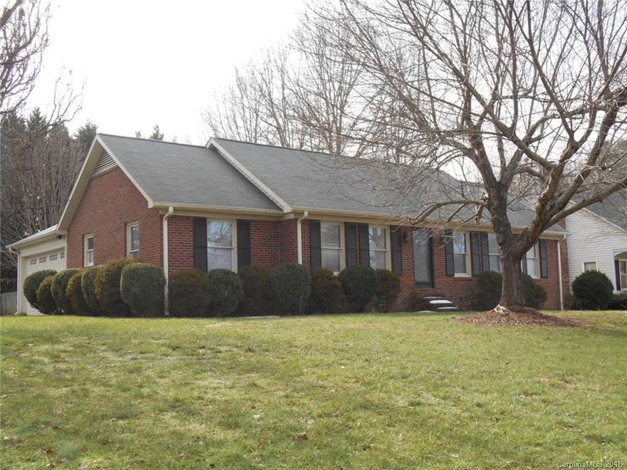 Great open floor plan! Traditional fireplace in the open family/great room, kitchen with appliances, dining area, updated flooring and paint! Owner’s suite / private bath w/ tile floor and walk in shower. Two additional bedrooms and a full hall bath. Stamped patio in back yard which backs up to Foil Tatum Park. Located in Milford Knoll.