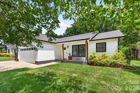 Photo of 8610 Brookstead Drive, Charlotte, NC 28215 (MLS # 4396459)