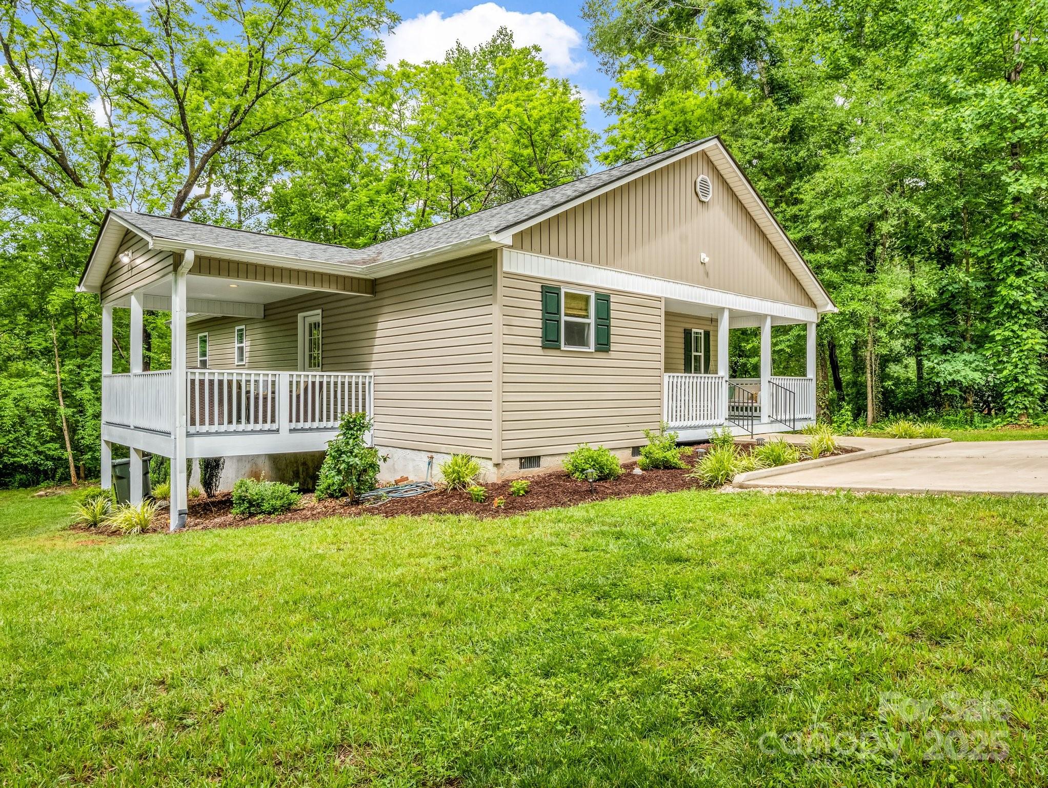 125 Woodland Circle
