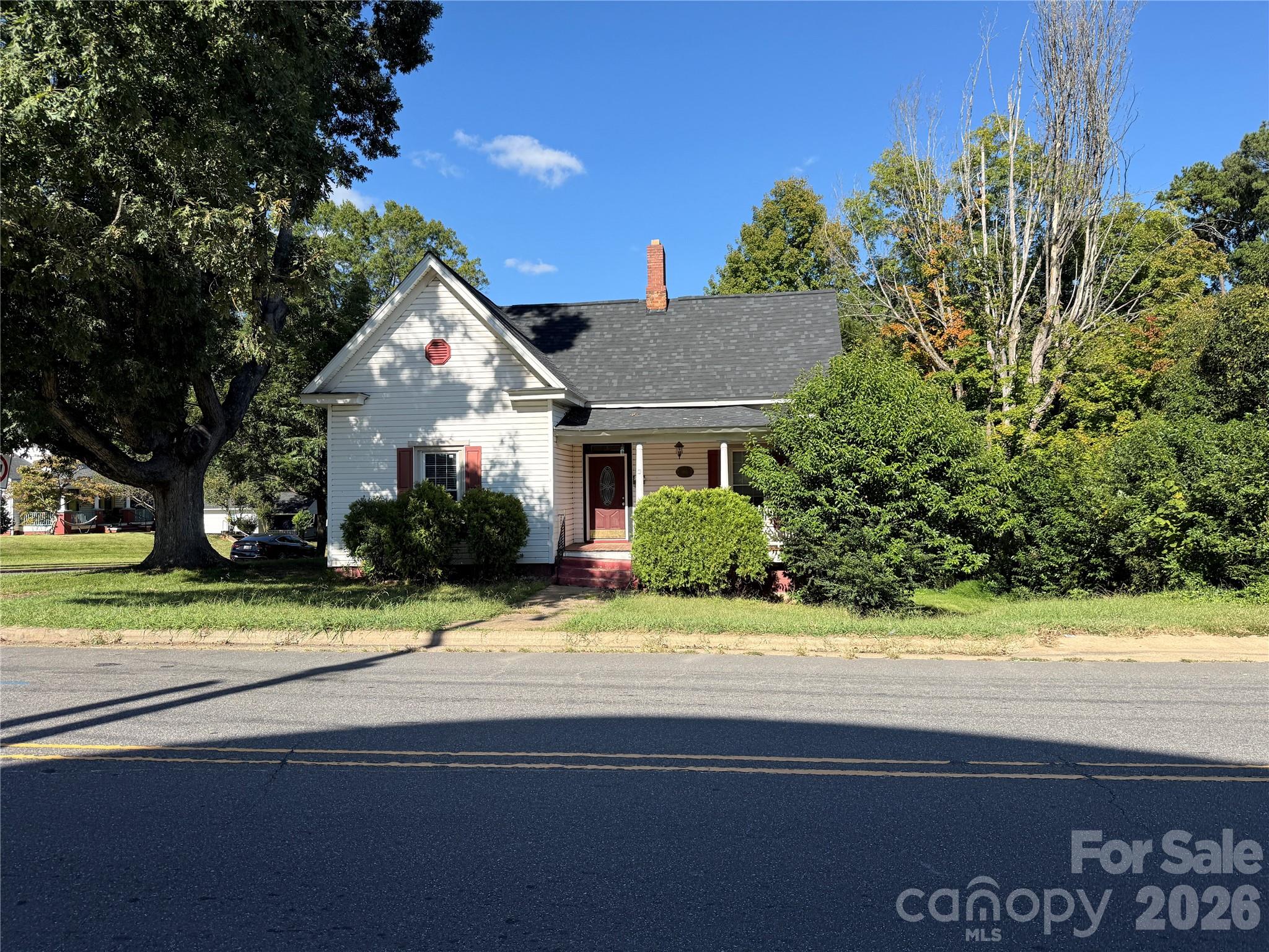 261 W Iredell Avenue