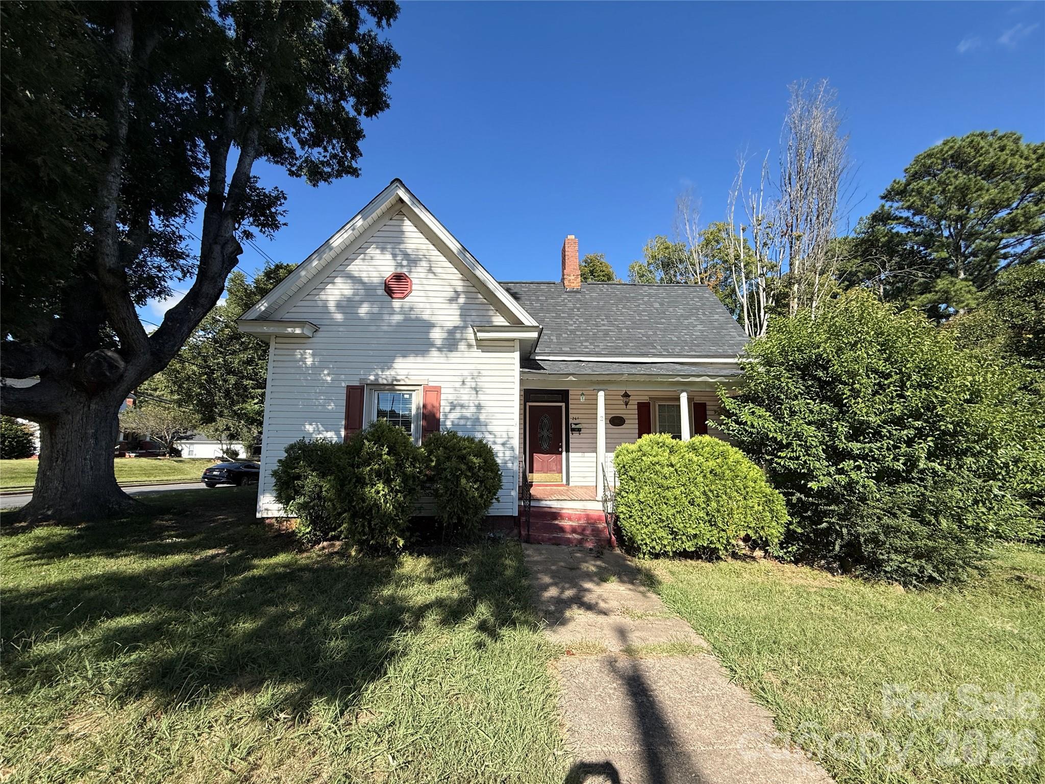 261 W Iredell Avenue