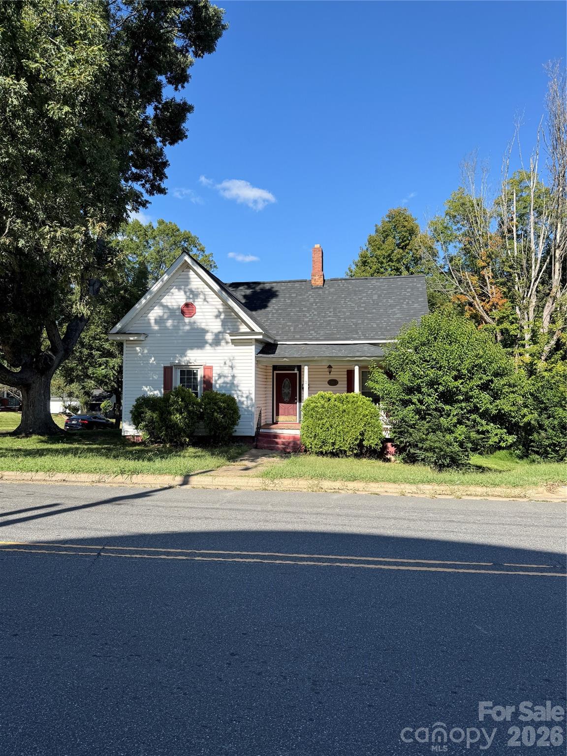 261 W Iredell Avenue