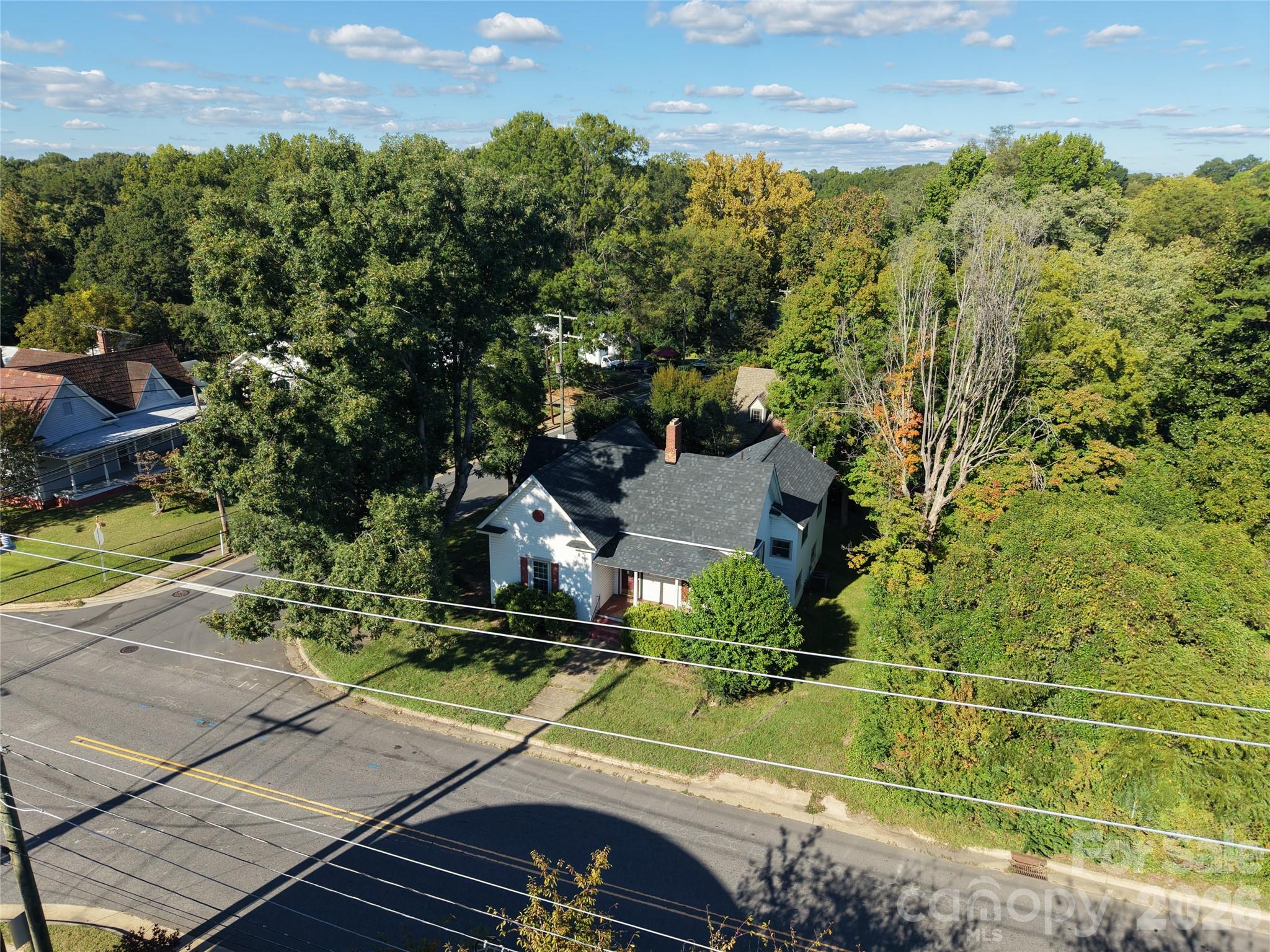 261 W Iredell Avenue