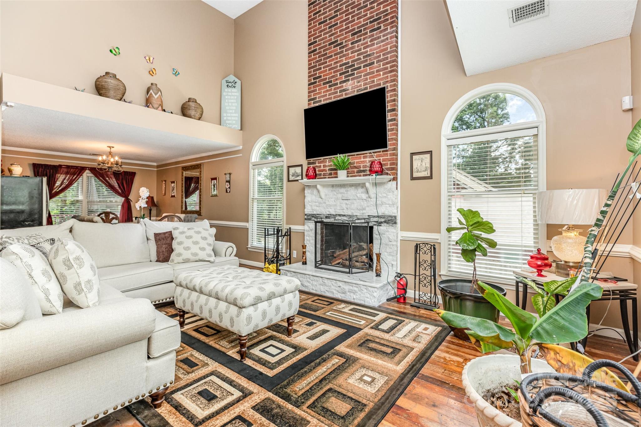 2133 Highland View Lane