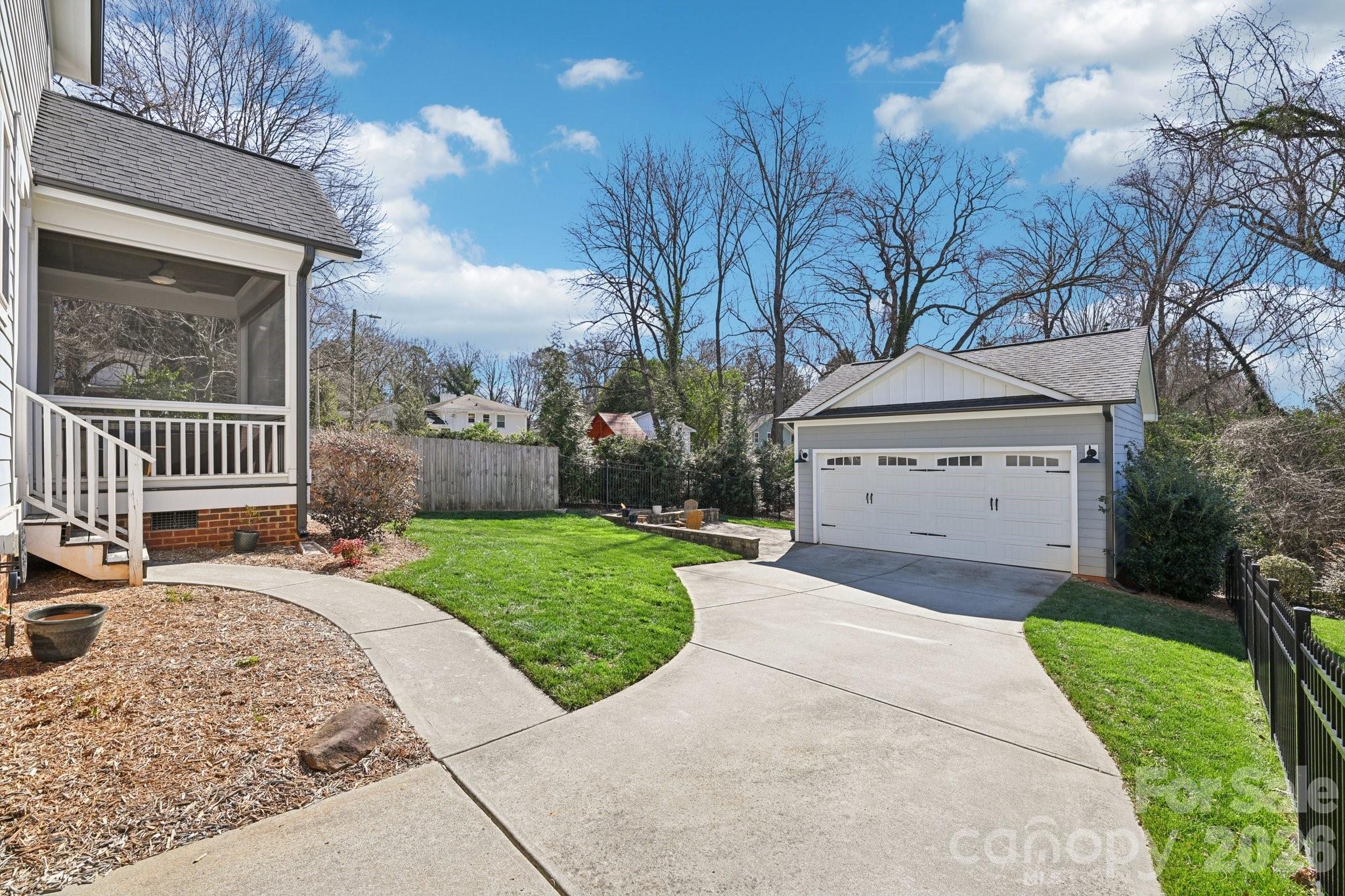 The Oaks at Midwood - Residential