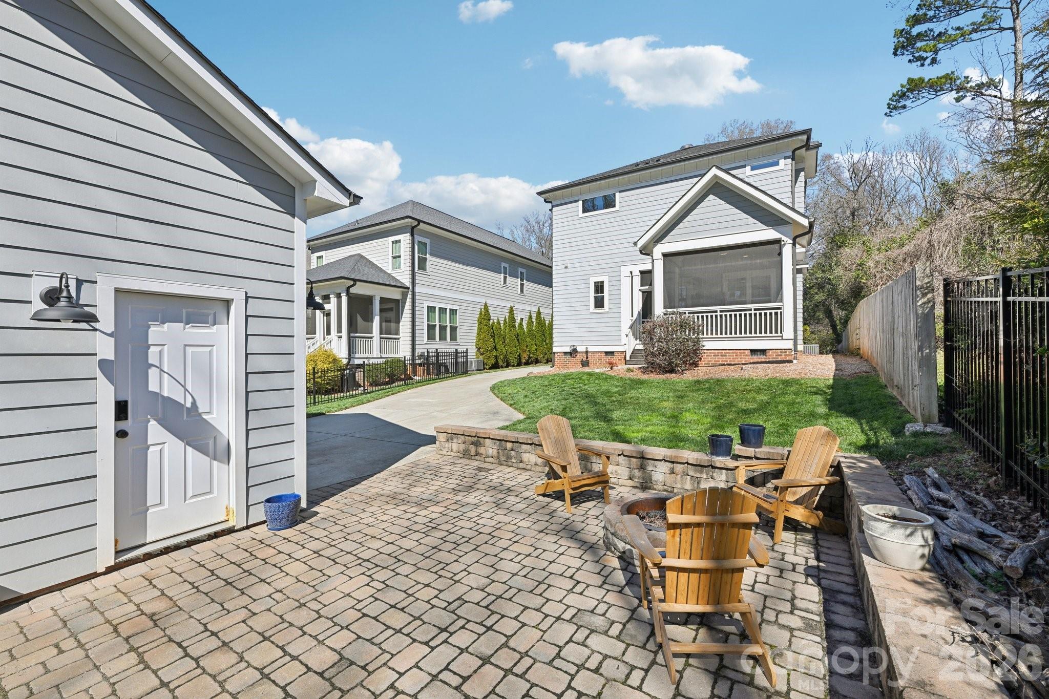 The Oaks at Midwood - Residential