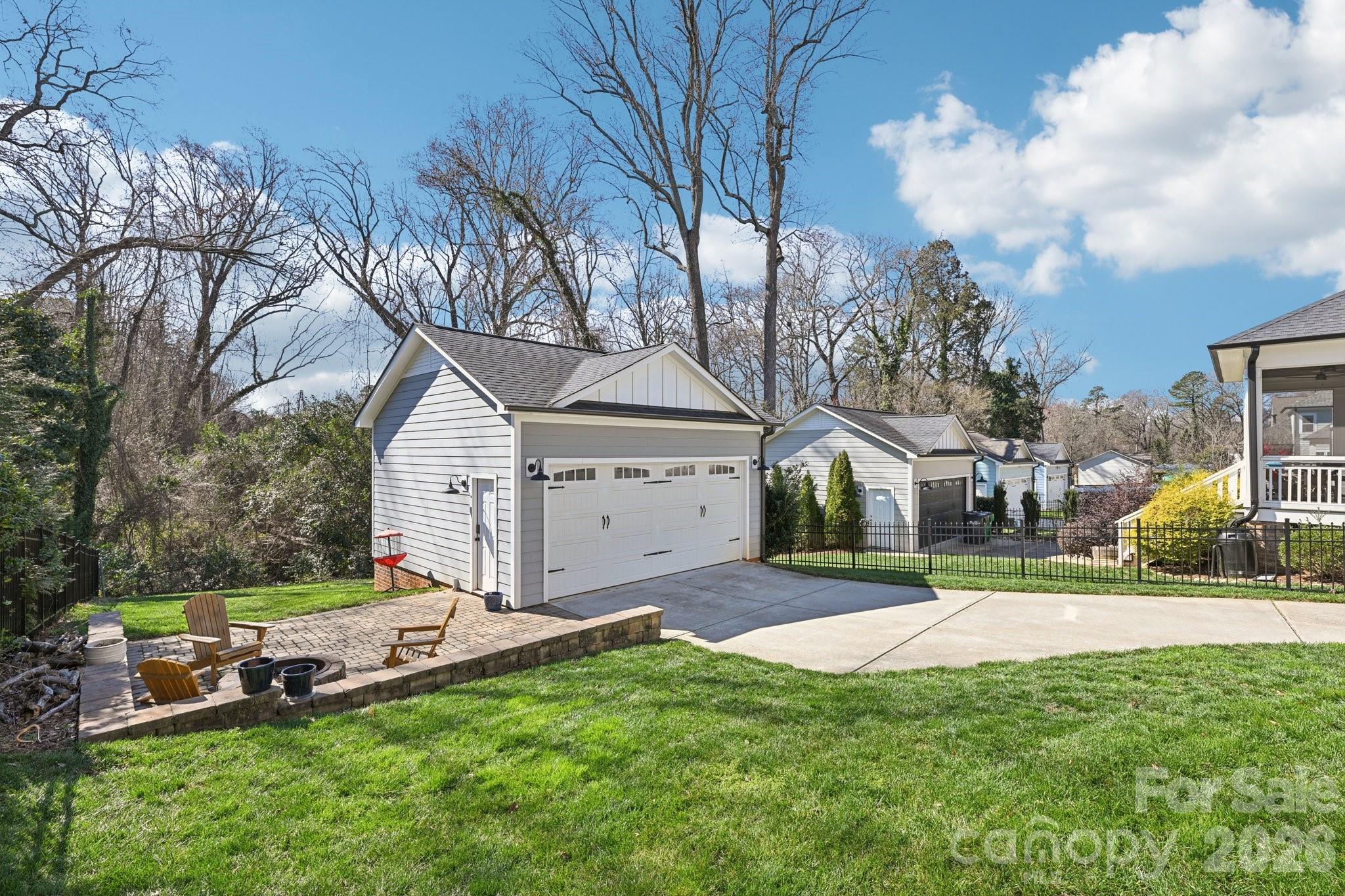 The Oaks at Midwood - Residential