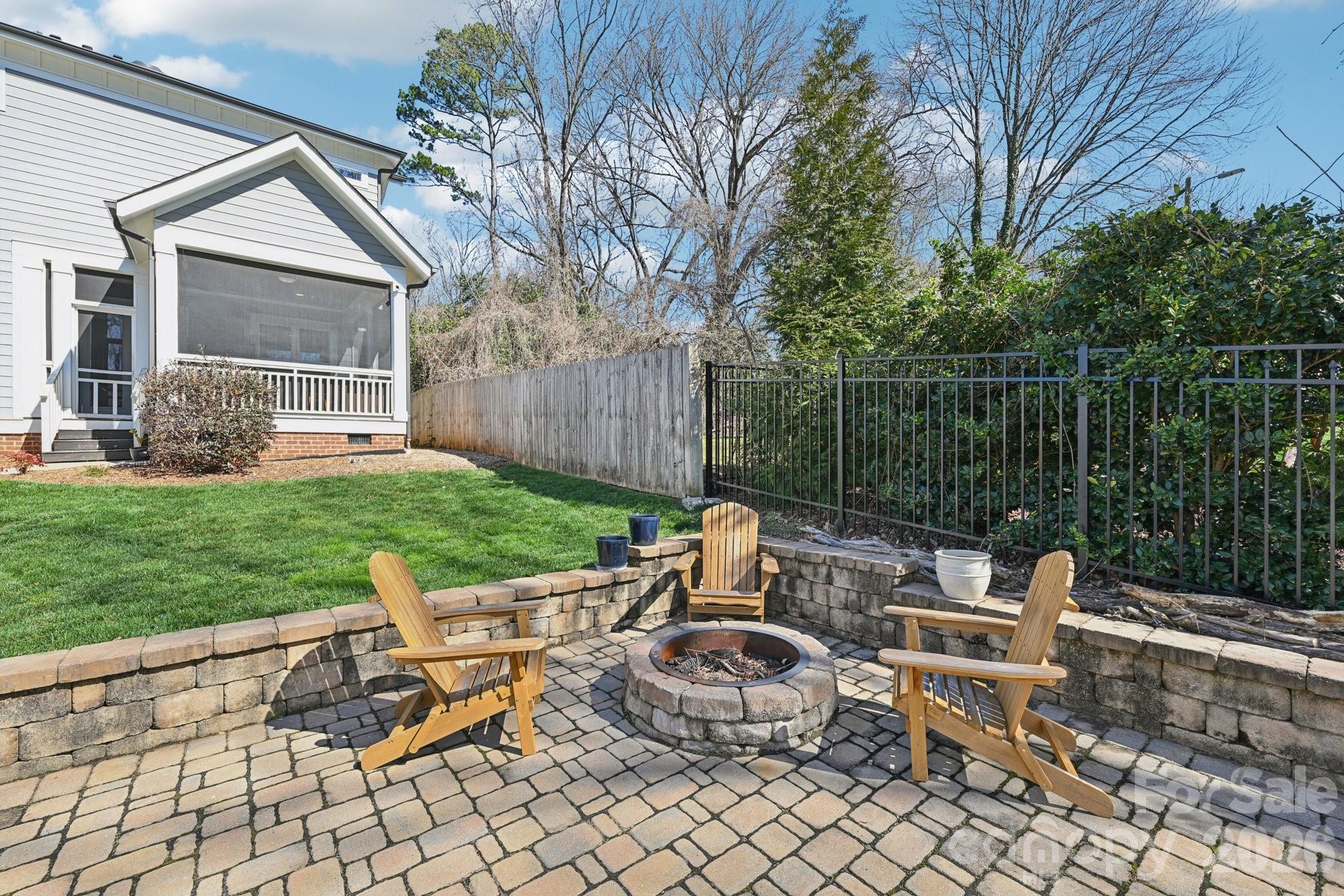 The Oaks at Midwood - Residential