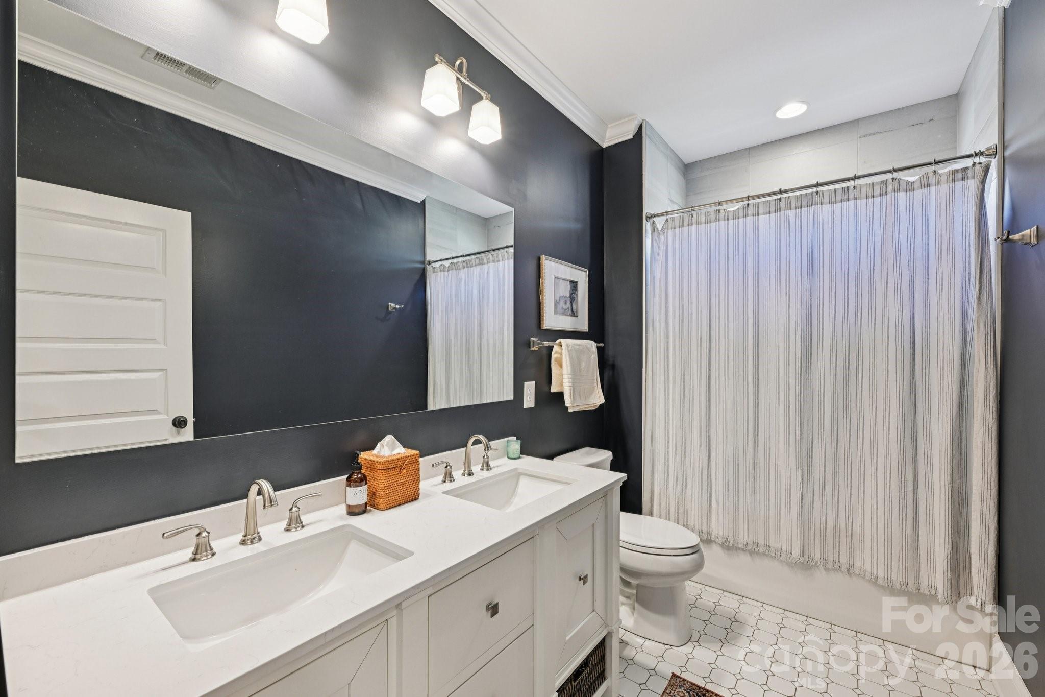 The Oaks at Midwood - Residential