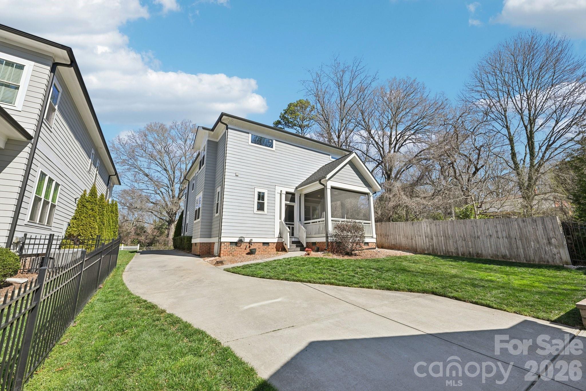 The Oaks at Midwood - Residential