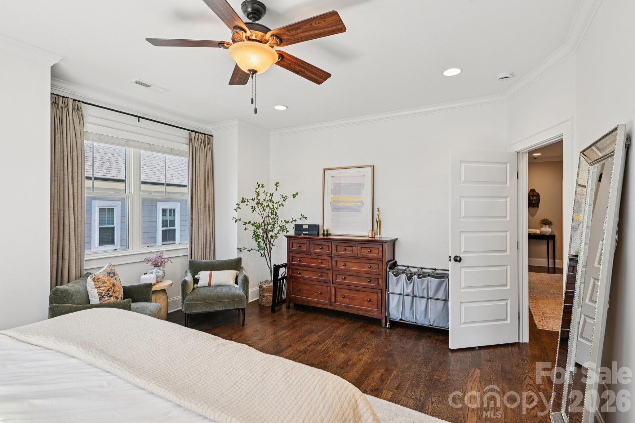 The Oaks at Midwood - Residential