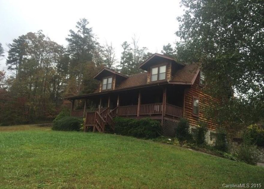 2Br / 2Ba log home on over 3 acres!
