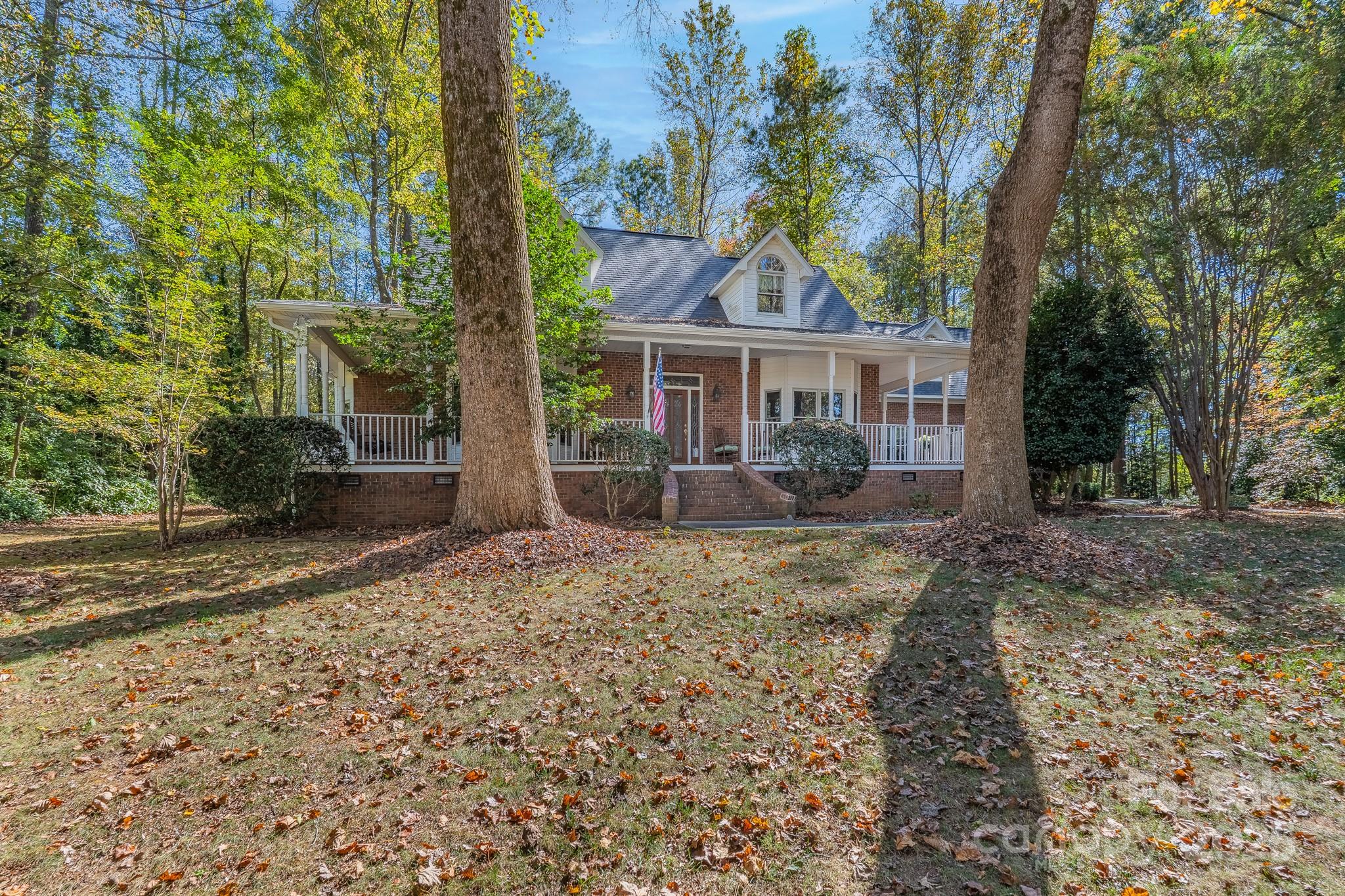 1085 Pinecrest Drive