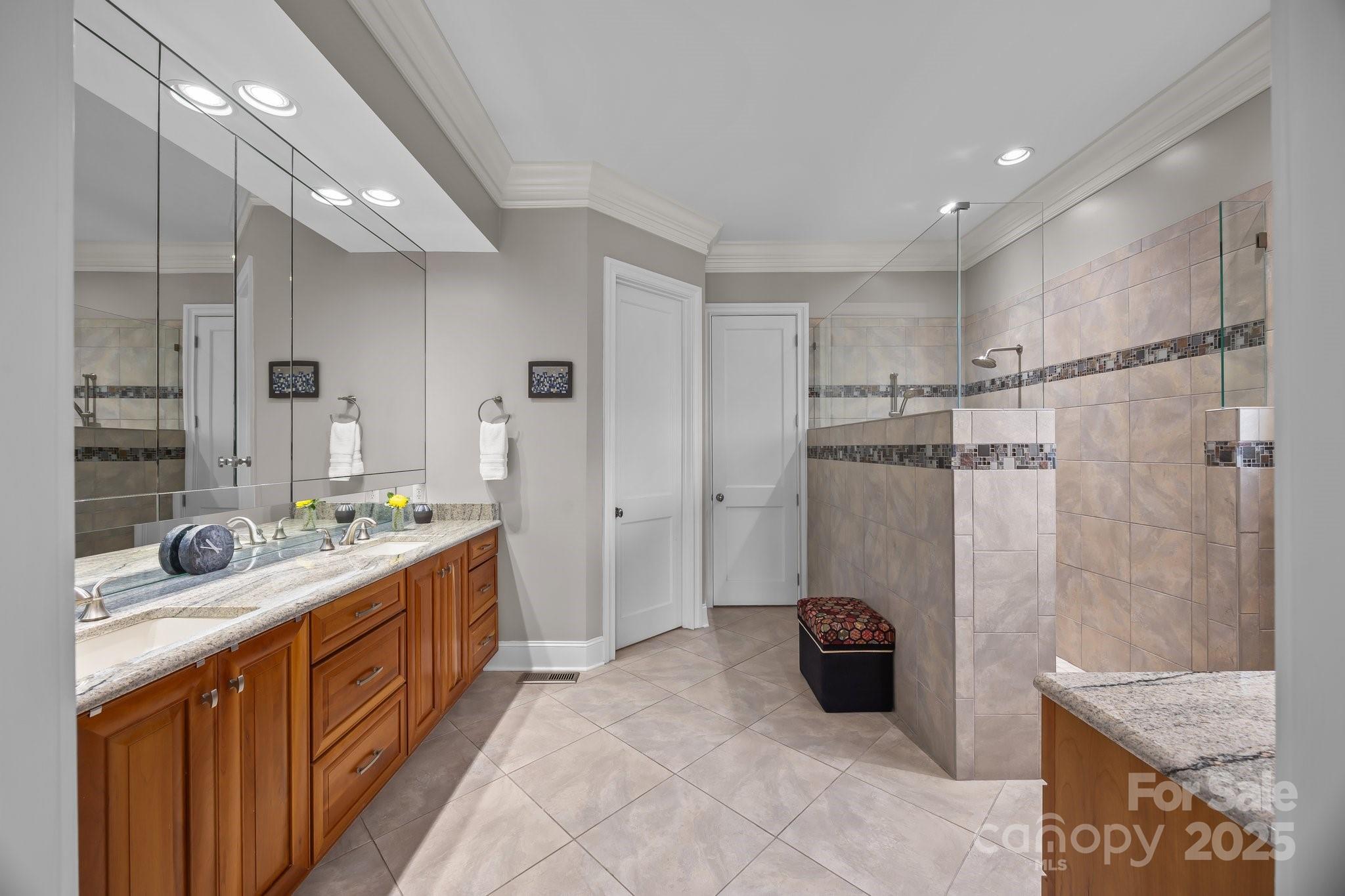 The Peninsula - Residential