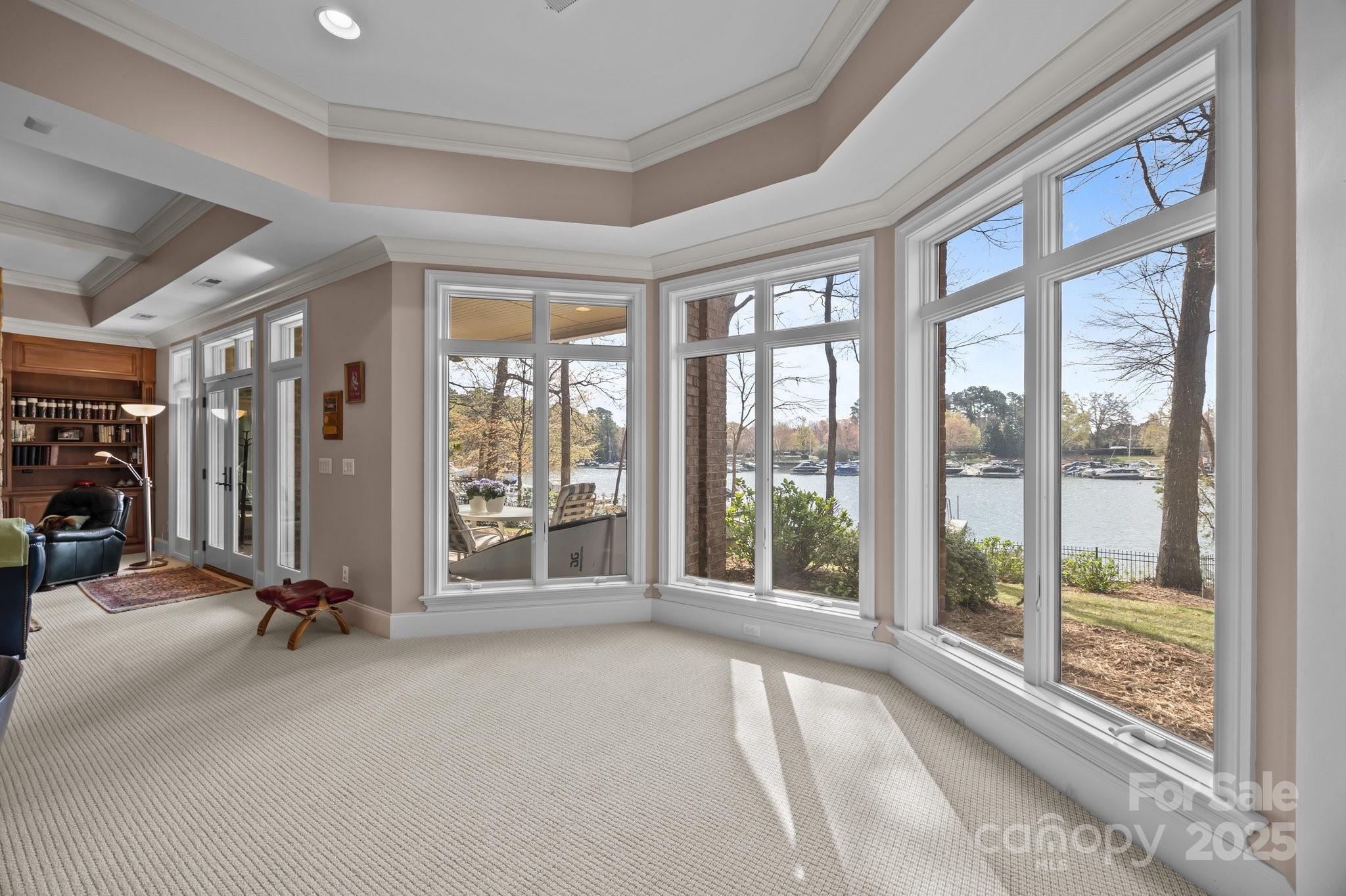 The Peninsula - Residential