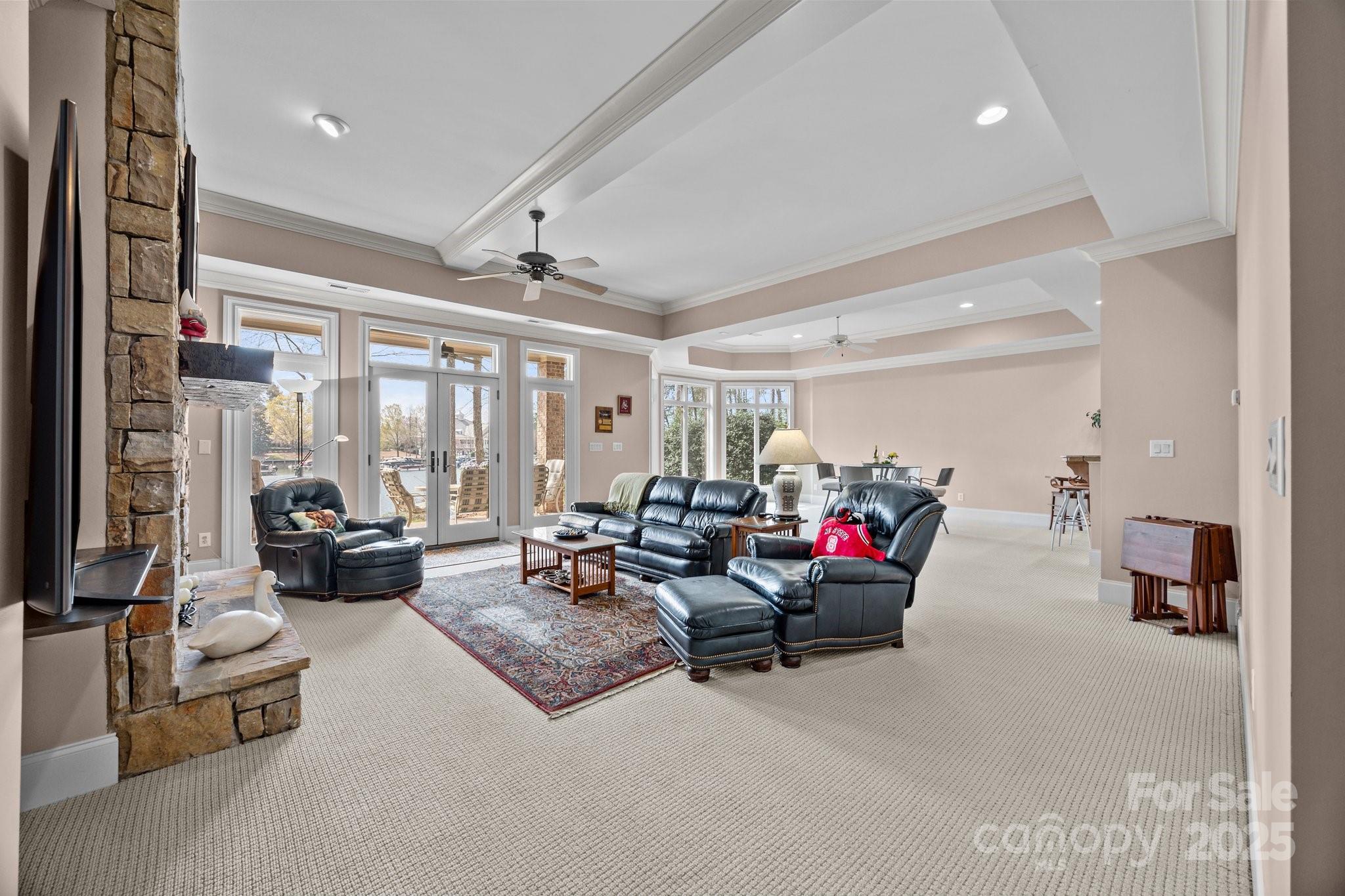 The Peninsula - Residential