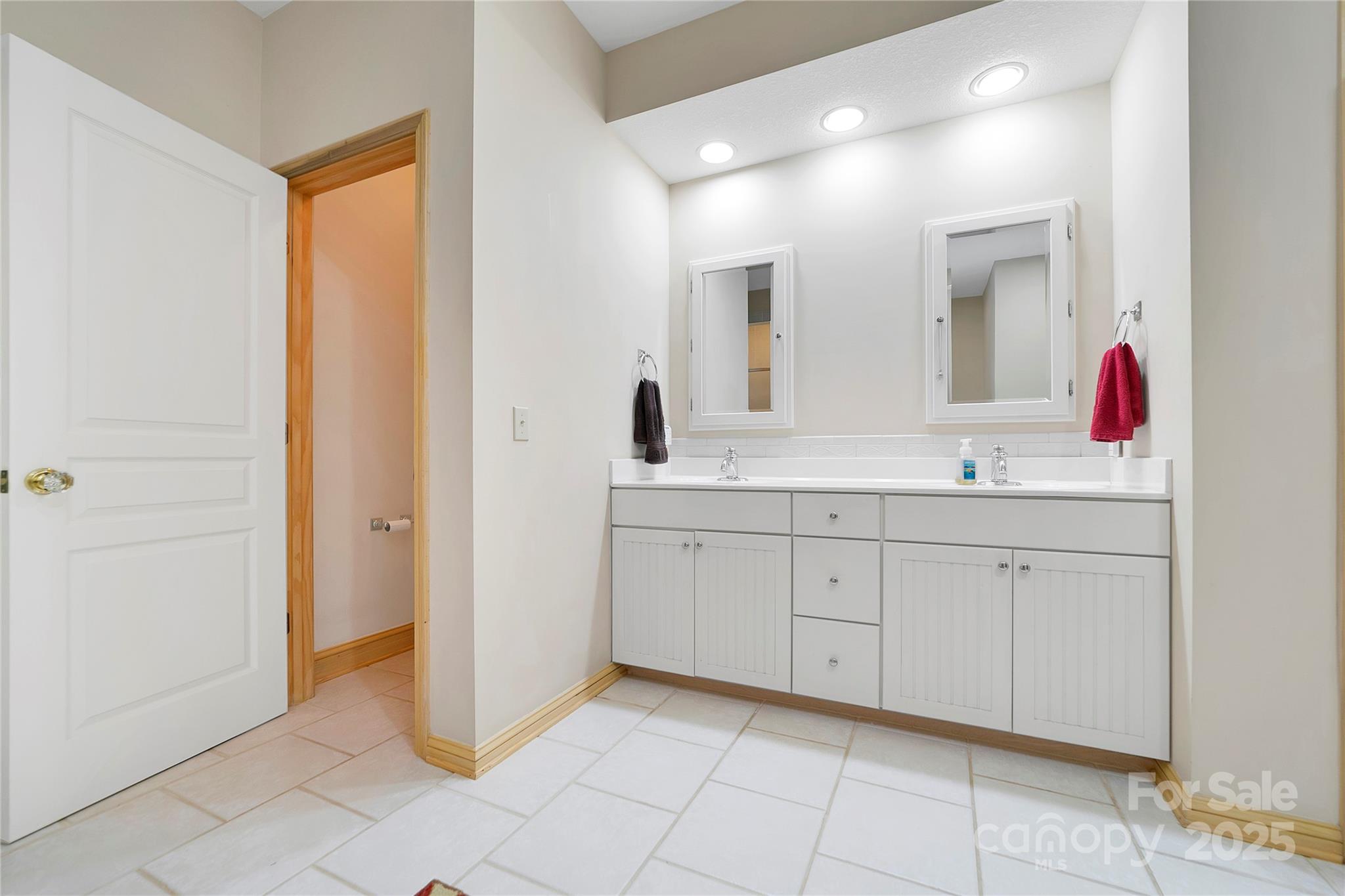 Oak Woods - Residential