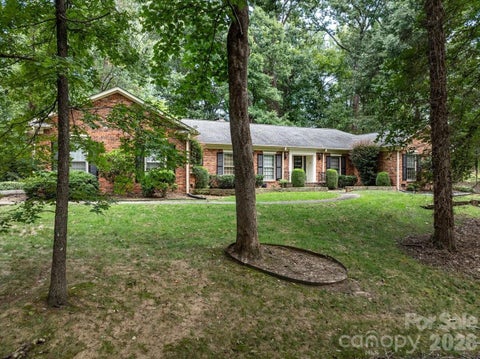 Photo of 4223 Denbigh Drive, Charlotte, NC 28226 (MLS # 4417826)