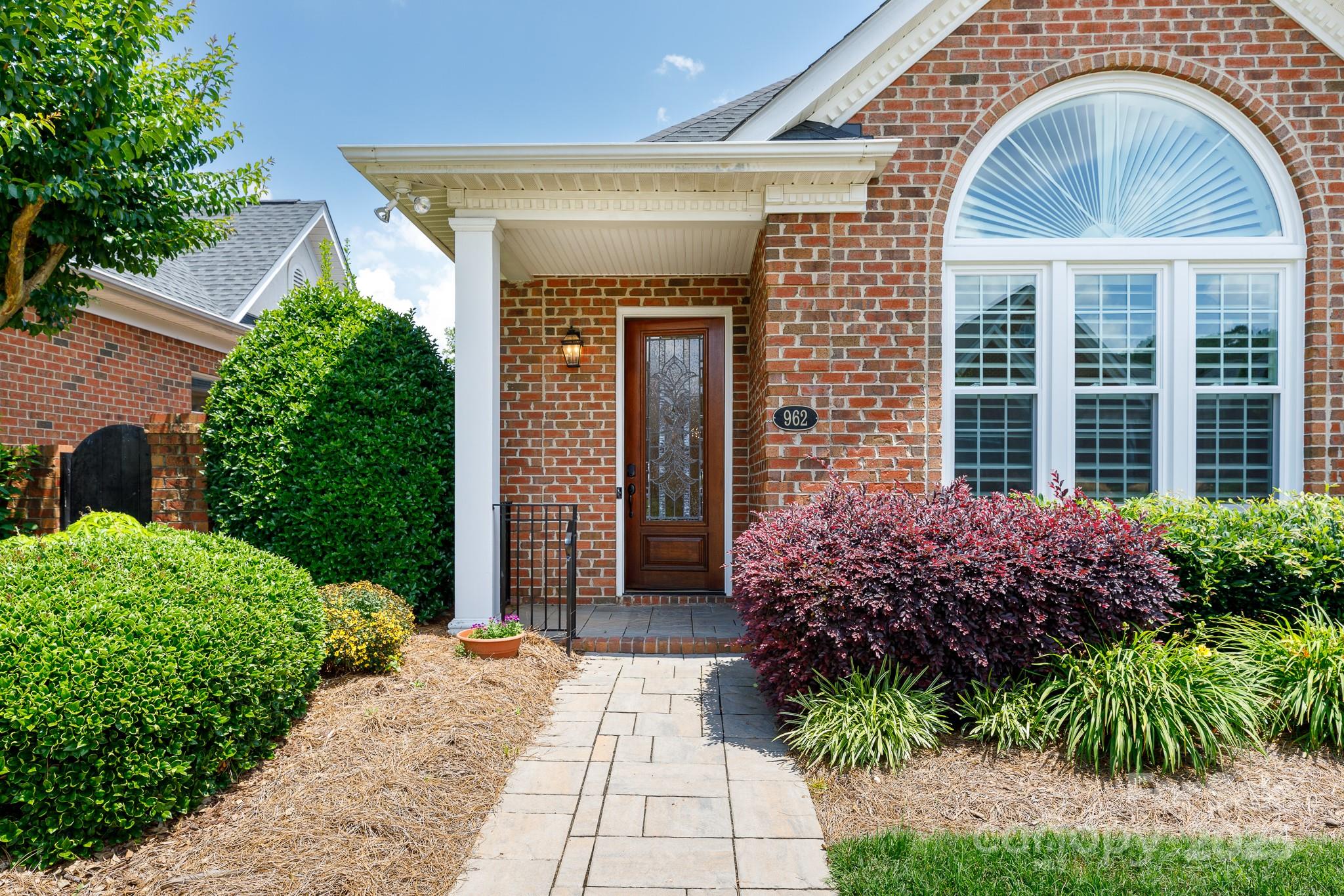 962 Blakeley Walk