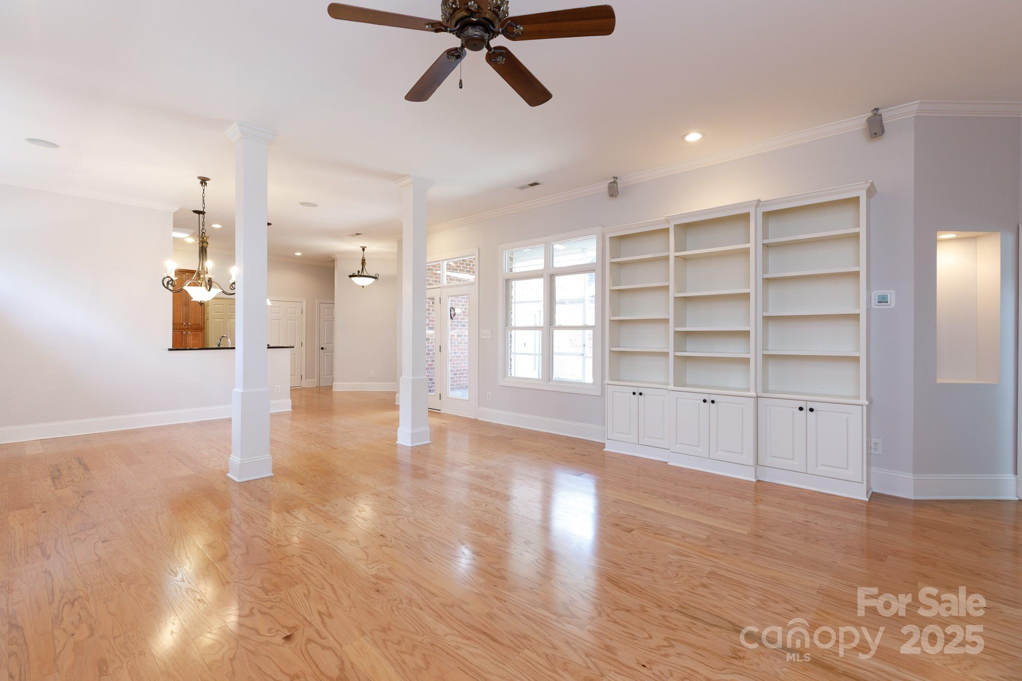 962 Blakeley Walk