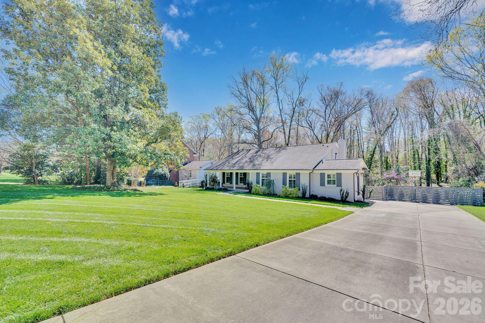 5752 Bellechasse Street