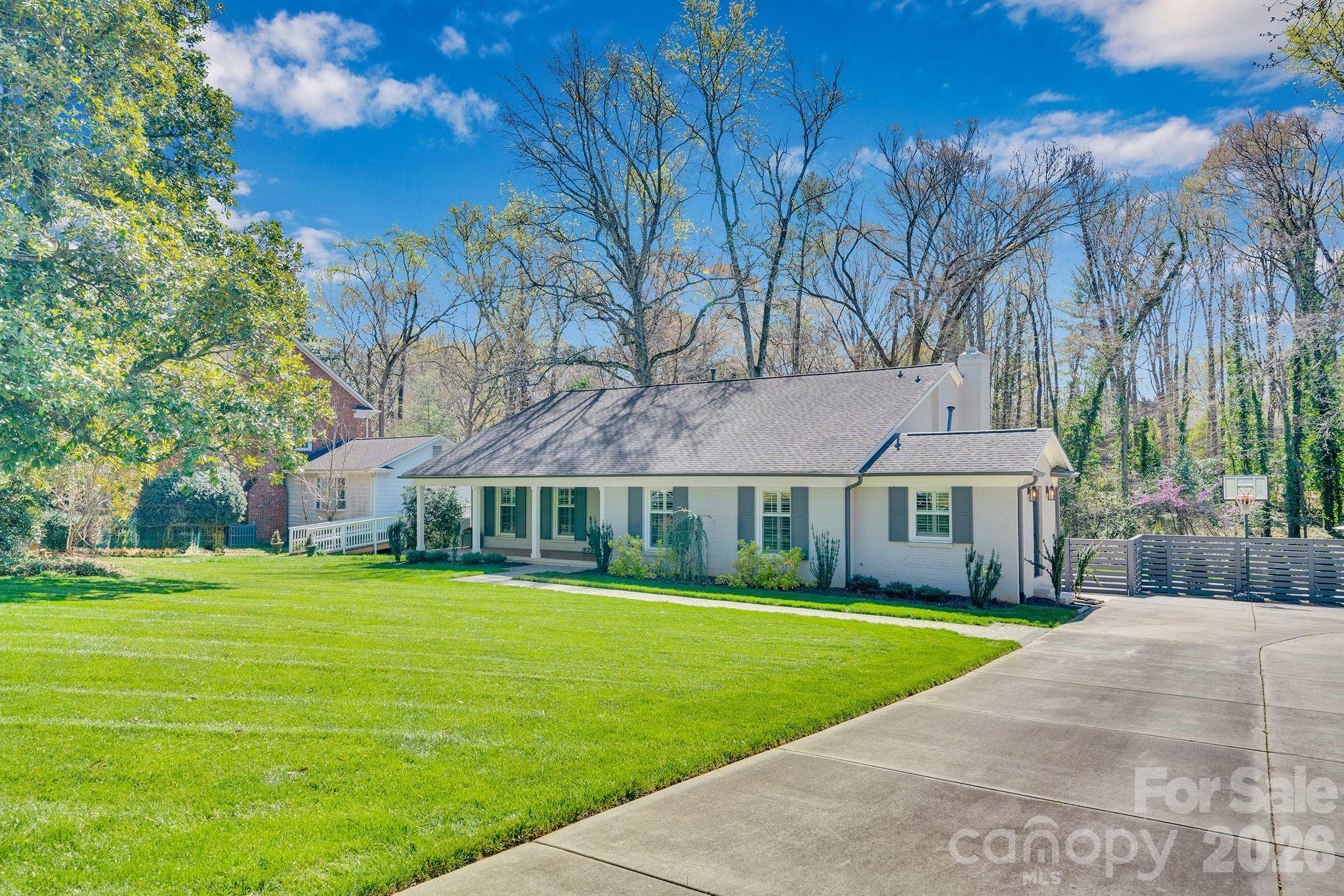 5752 Bellechasse Street