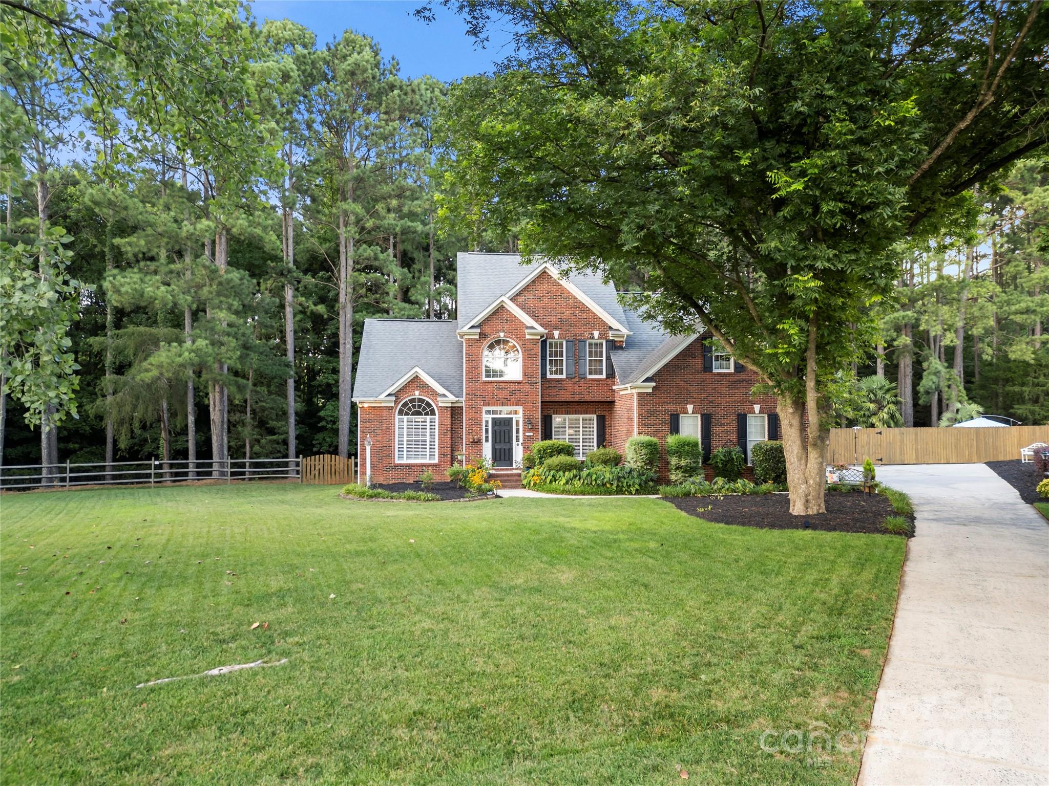 6195 Hunter Lane