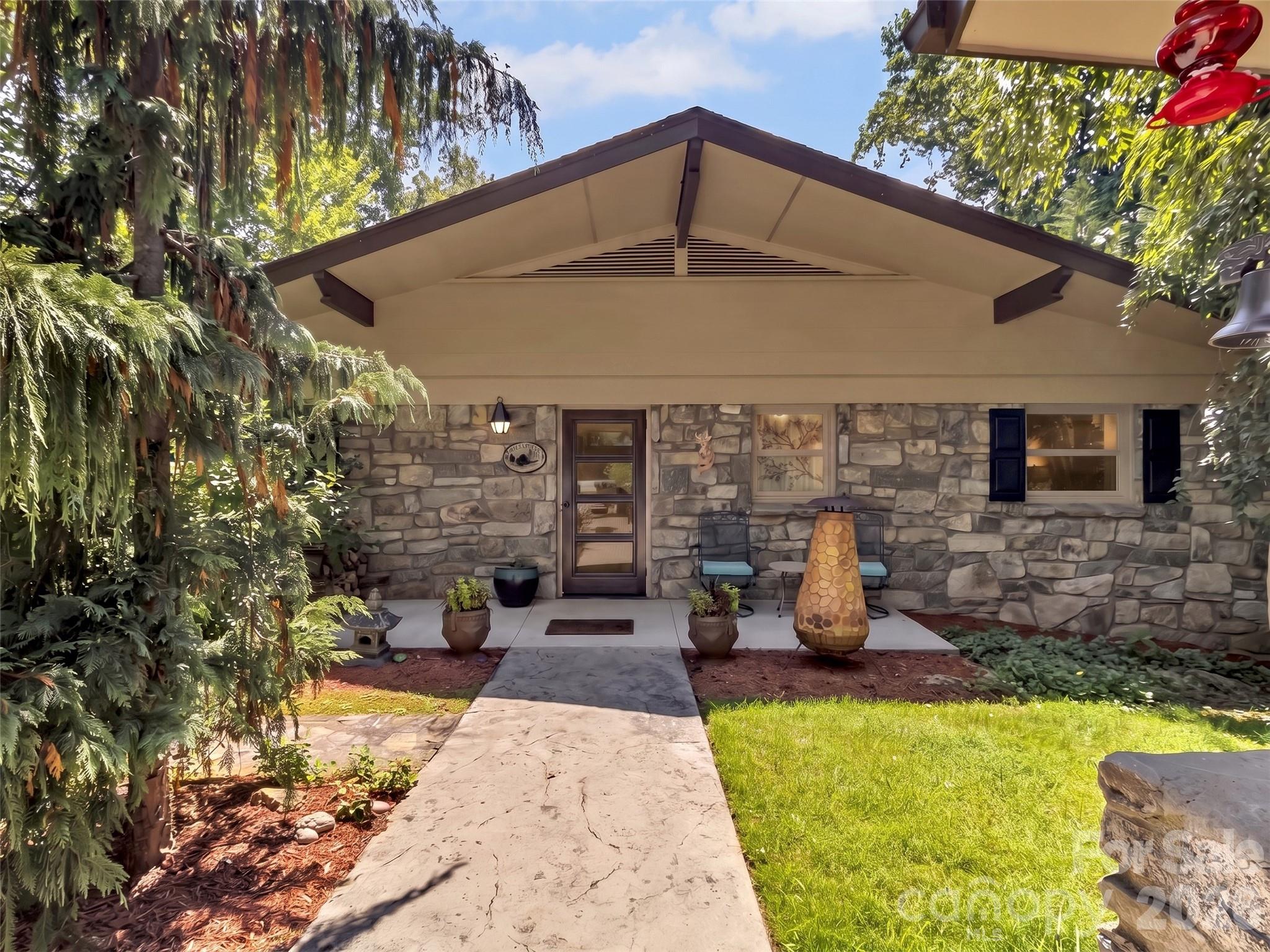 43 Red Oak Drive
