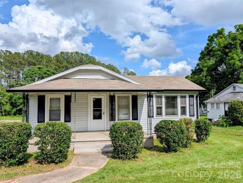 Photo of 829 Bristol Drive, Statesville, NC 28677 (MLS # 4387509)