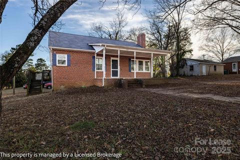 Photo of 1420 Amhurst Street, Albemarle, NC 28001 (MLS # 4332377)