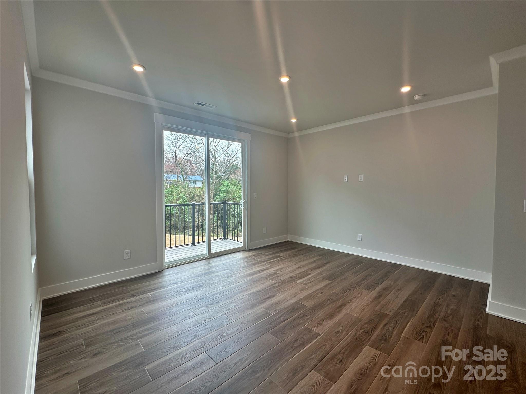 2035 Clarksdale Drive 33