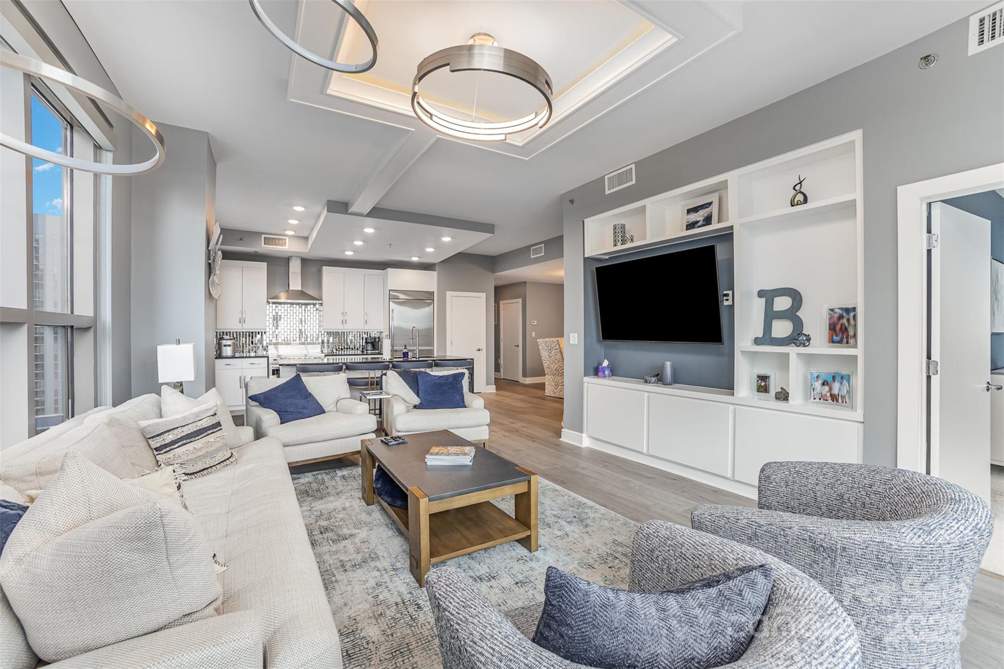 333 W Trade Street 1500