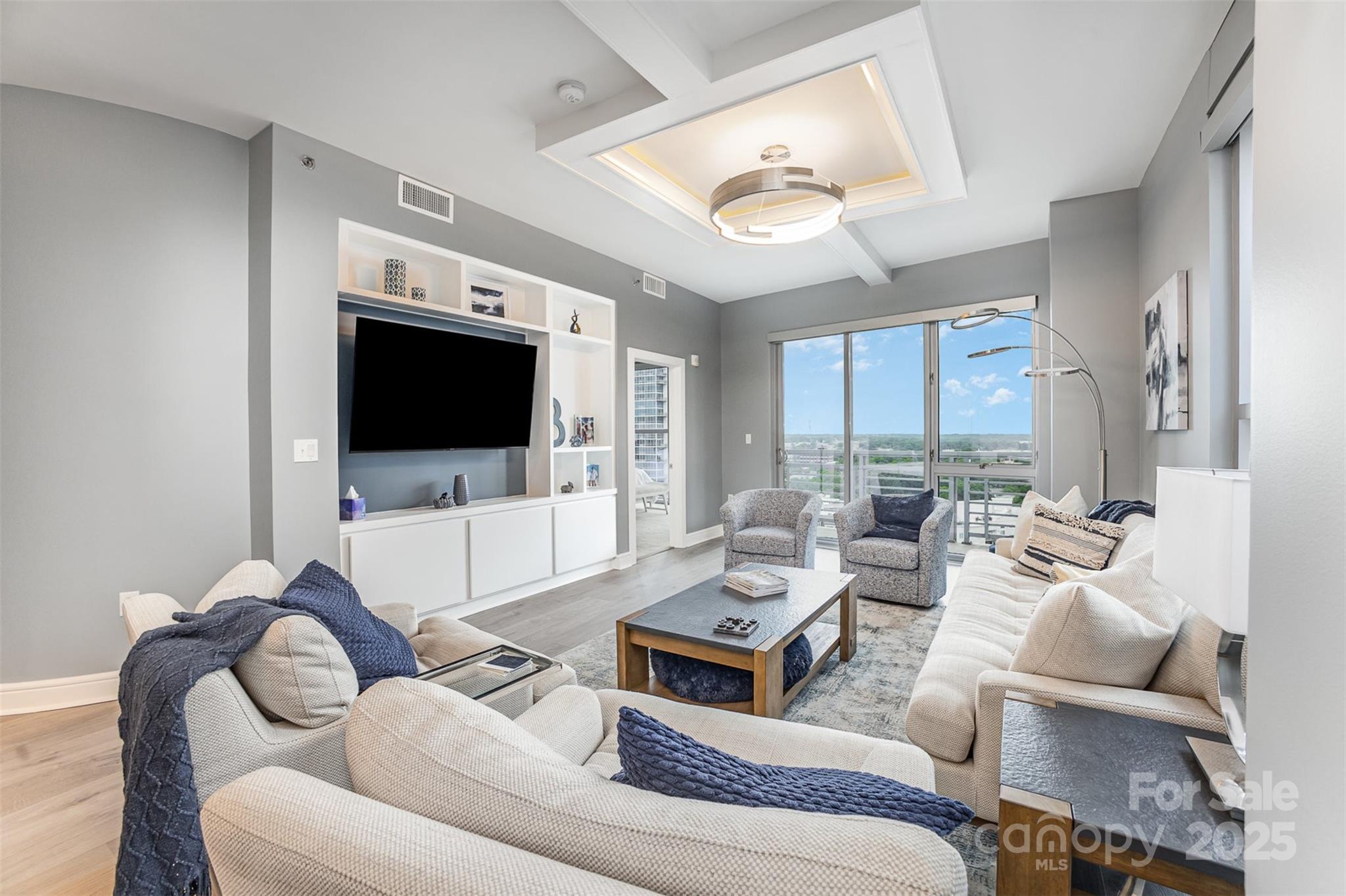 333 W Trade Street 1500