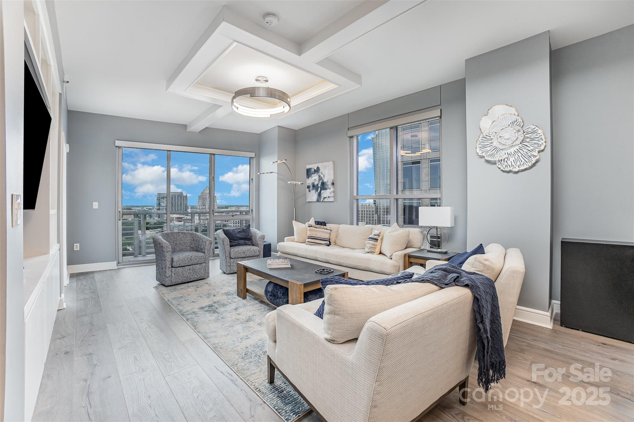 333 W Trade Street 1500